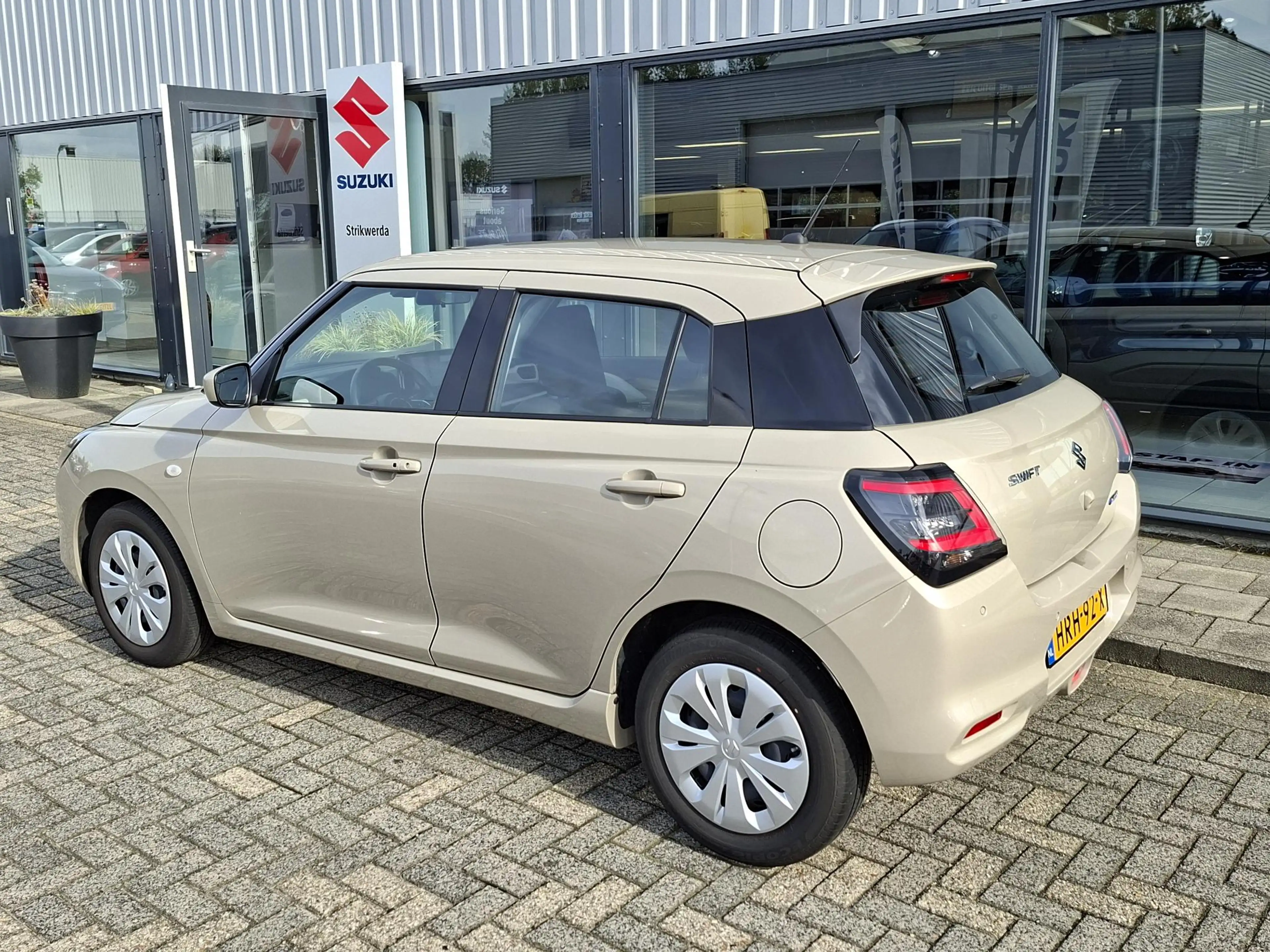 Suzuki Swift 1.2 Comfort Smart Hybrid Navi/Cruise — photo 5