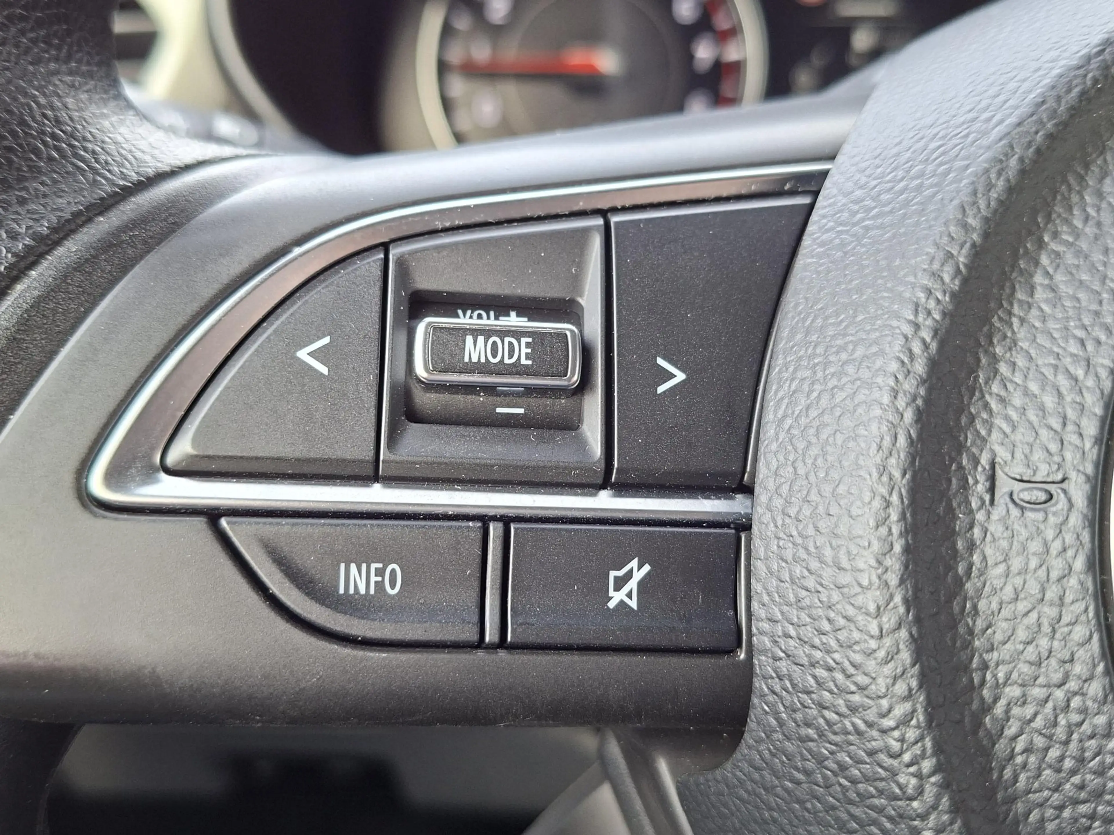 Suzuki Swift 1.2 Comfort Smart Hybrid Navi/Cruise — photo 14