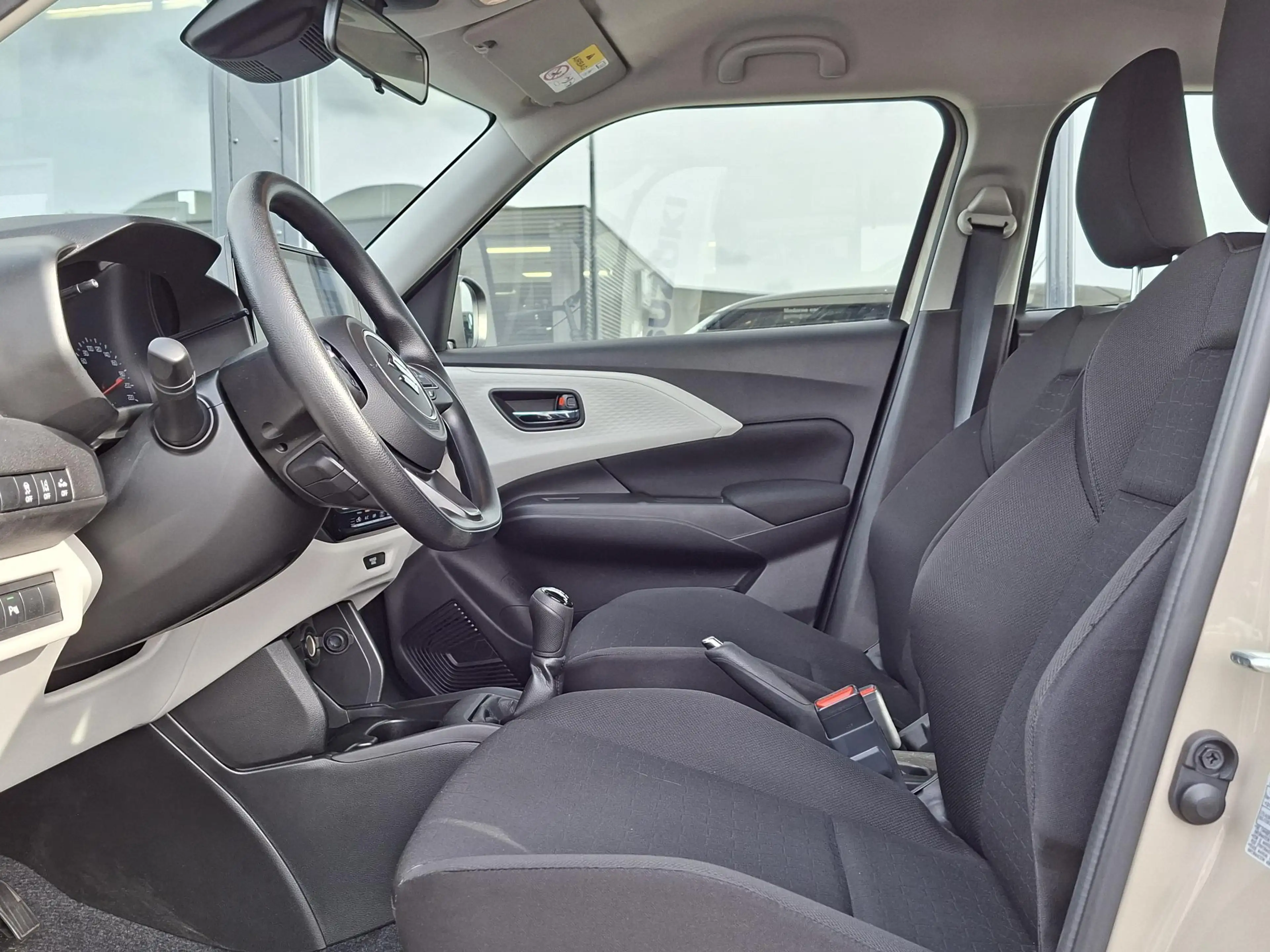 Suzuki Swift 1.2 Comfort Smart Hybrid Navi/Cruise — photo 10
