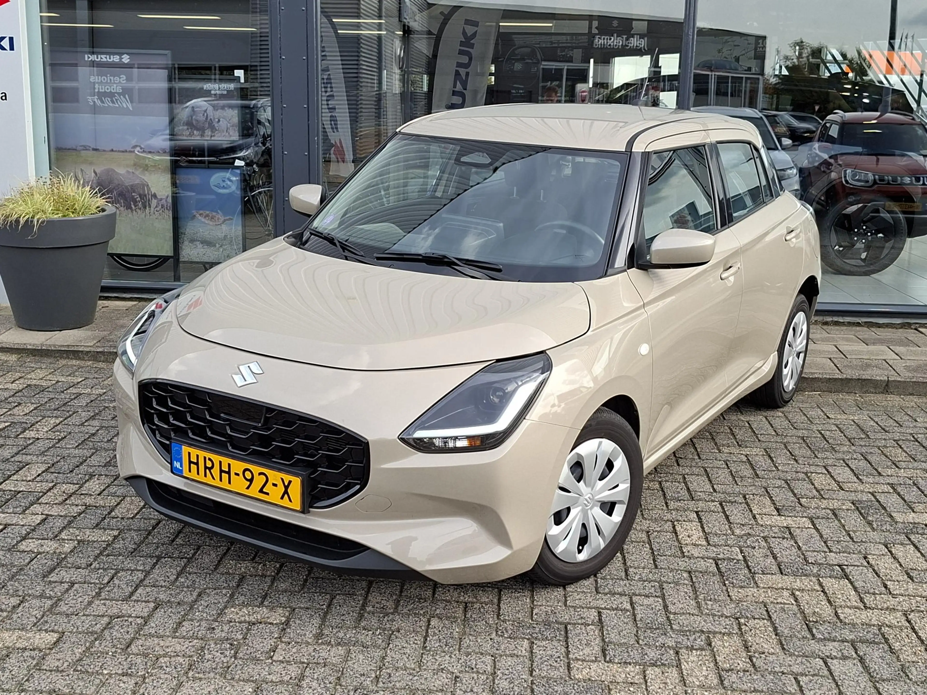 Suzuki Swift 1.2 Comfort Smart Hybrid Navi/Cruise — photo 3