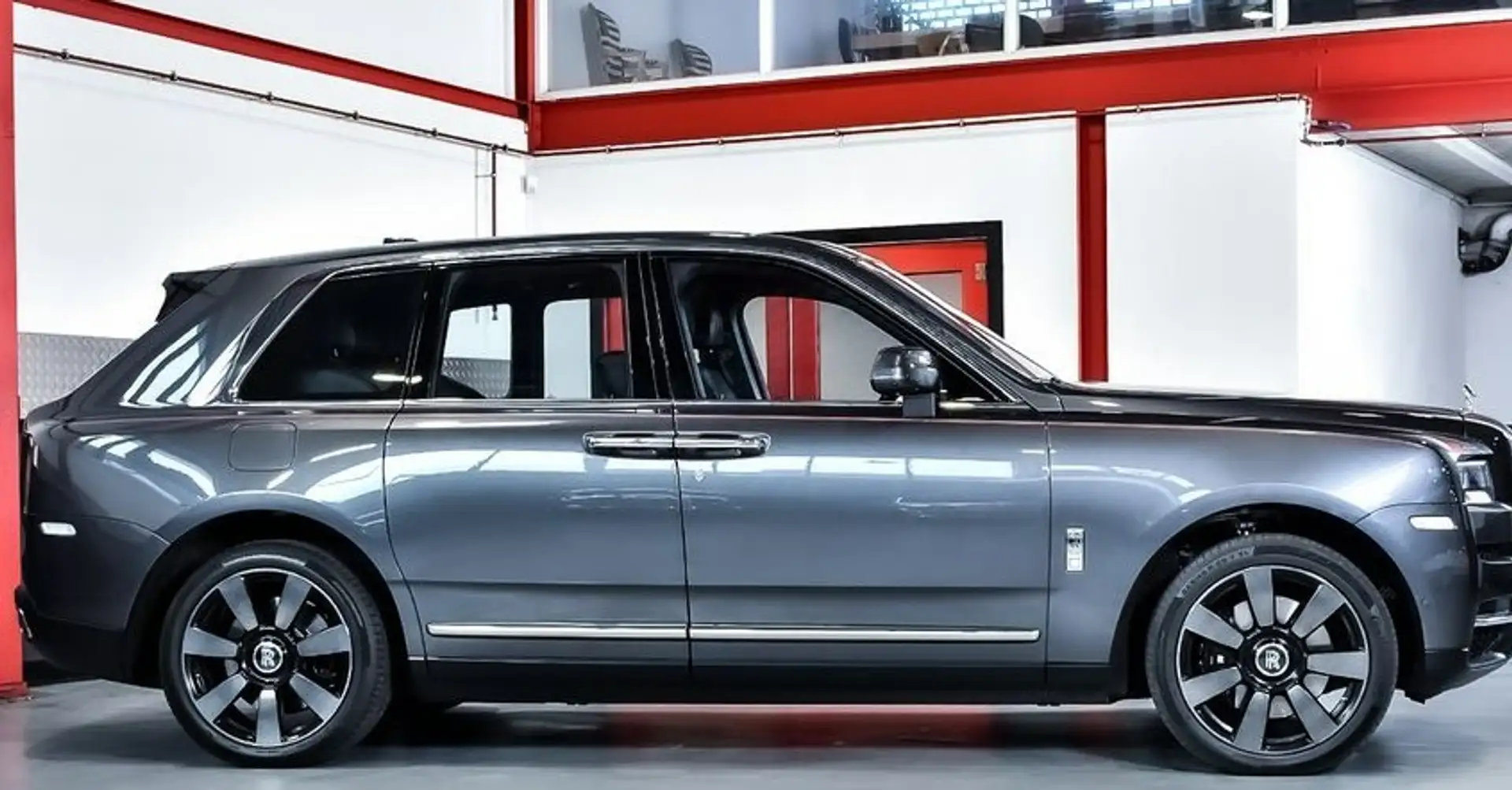 Rolls-Royce Cullinan Gris - 2