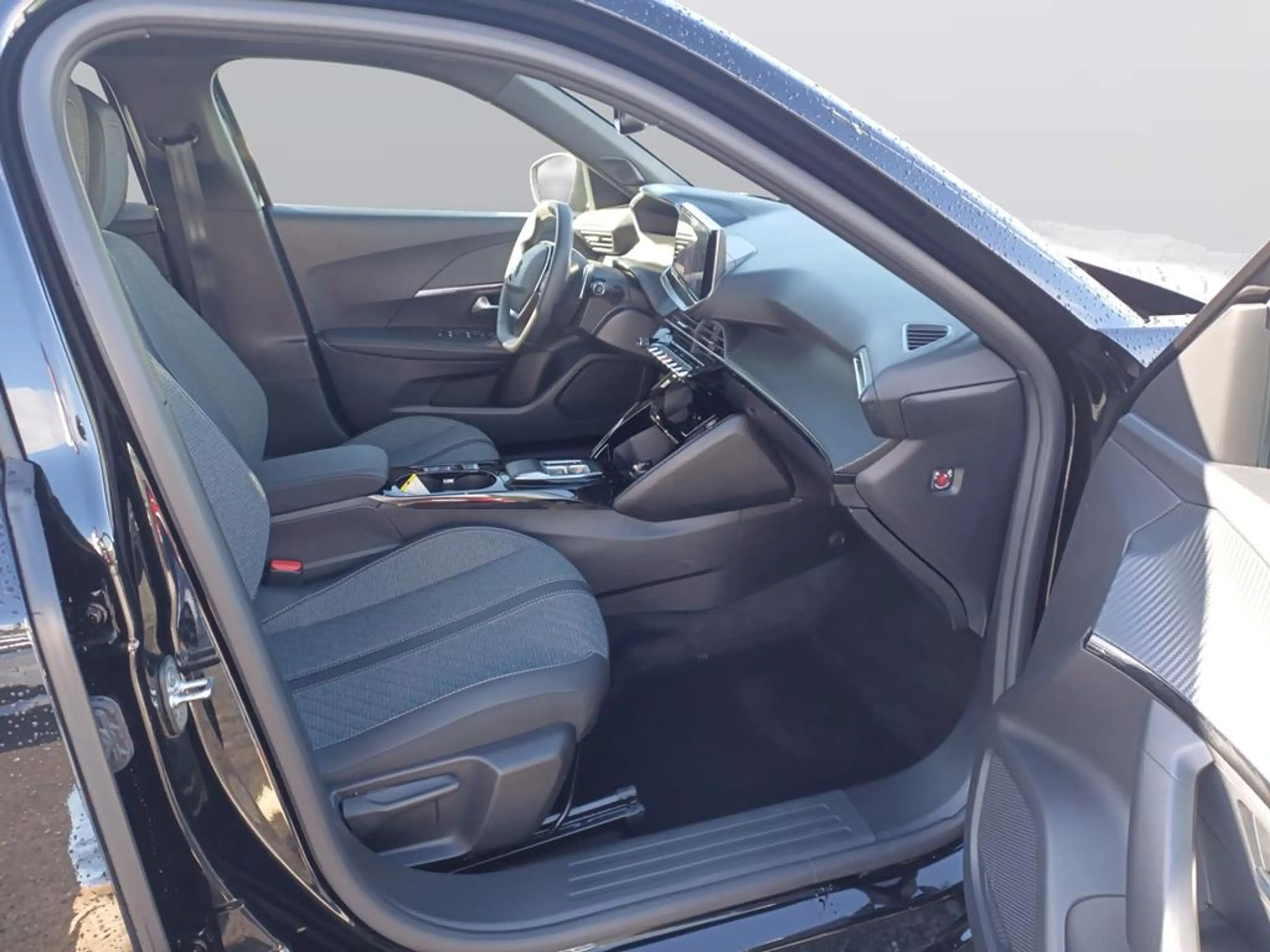 Peugeot 2008 Allure — photo 11