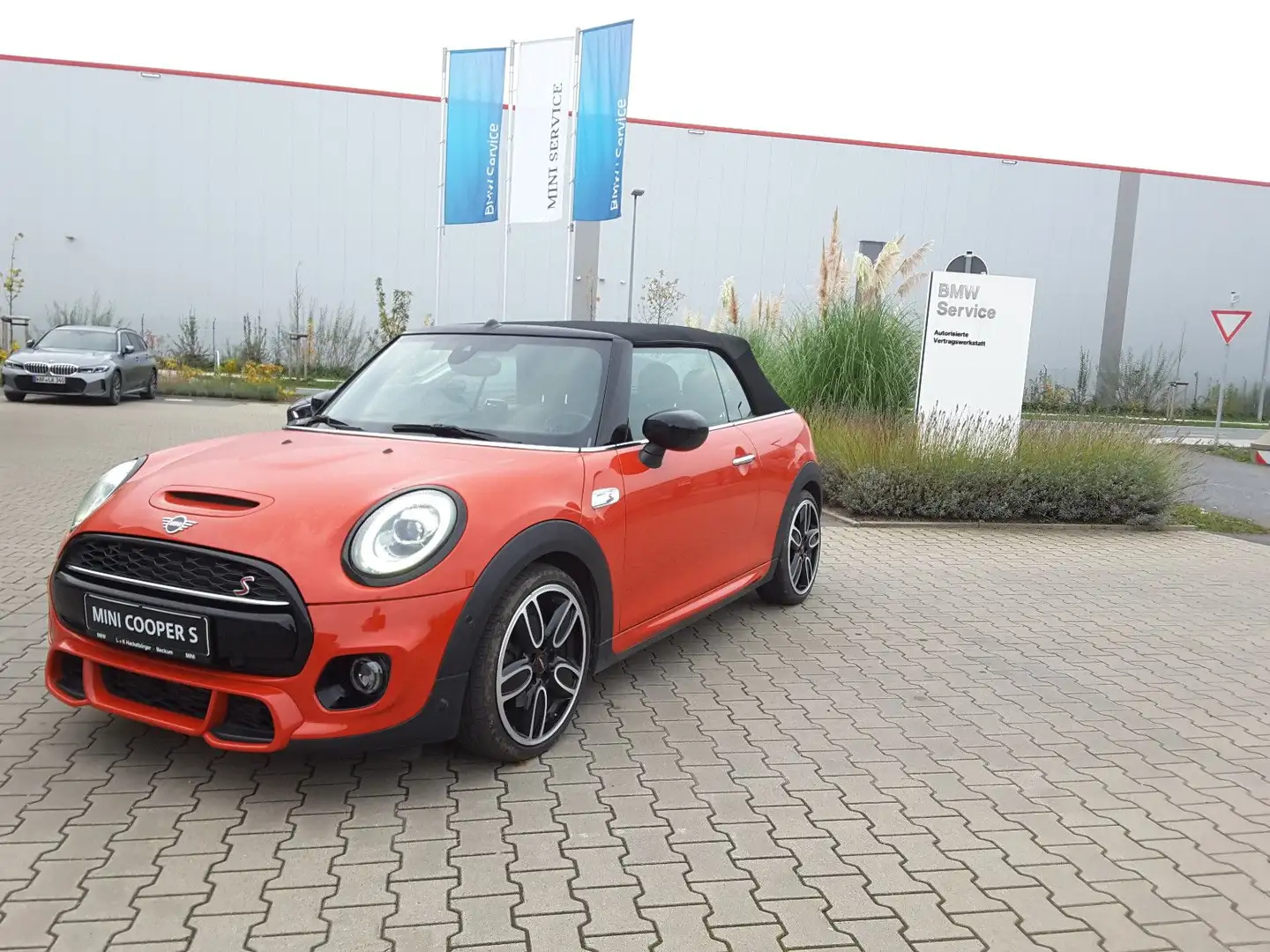 MINI Cooper S Cabrio JCW Kit,Alu.Leder,Navi,RFK,LED, Orange - 1