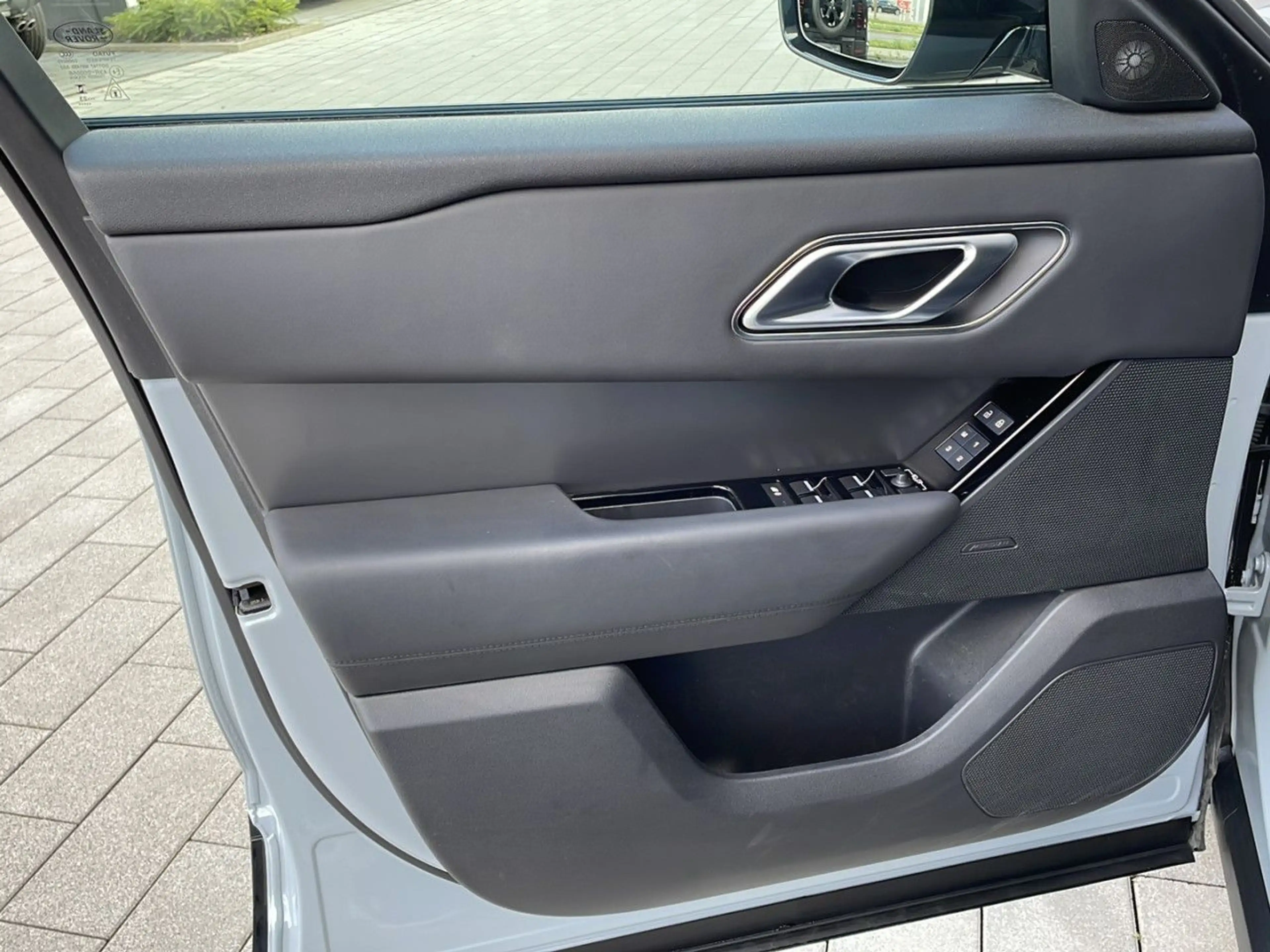 Land Rover Range Rover Velar D300 Dynamic HSE Massage — photo 8