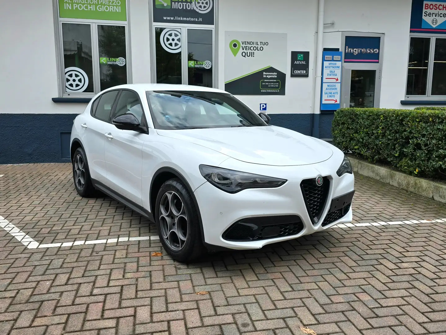Alfa Romeo Stelvio 2.2 t Sprint rwd 160cv auto Weiß - 1