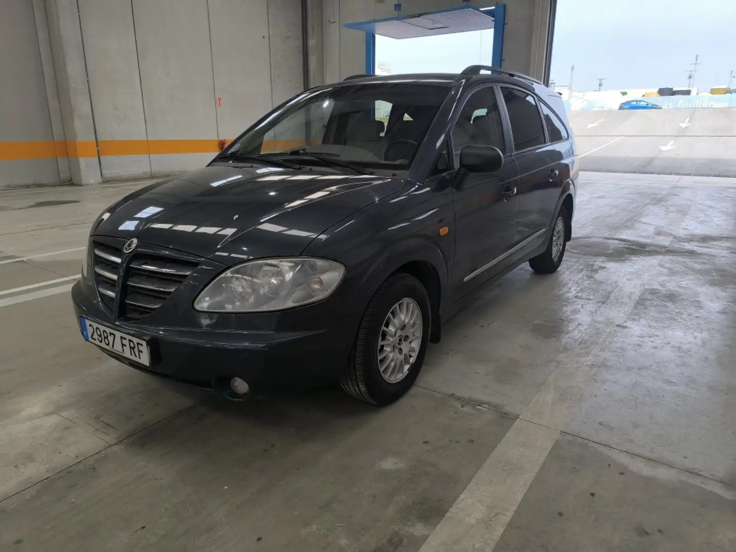 SsangYong Rodius 270 Xdi 165 Azul - 1