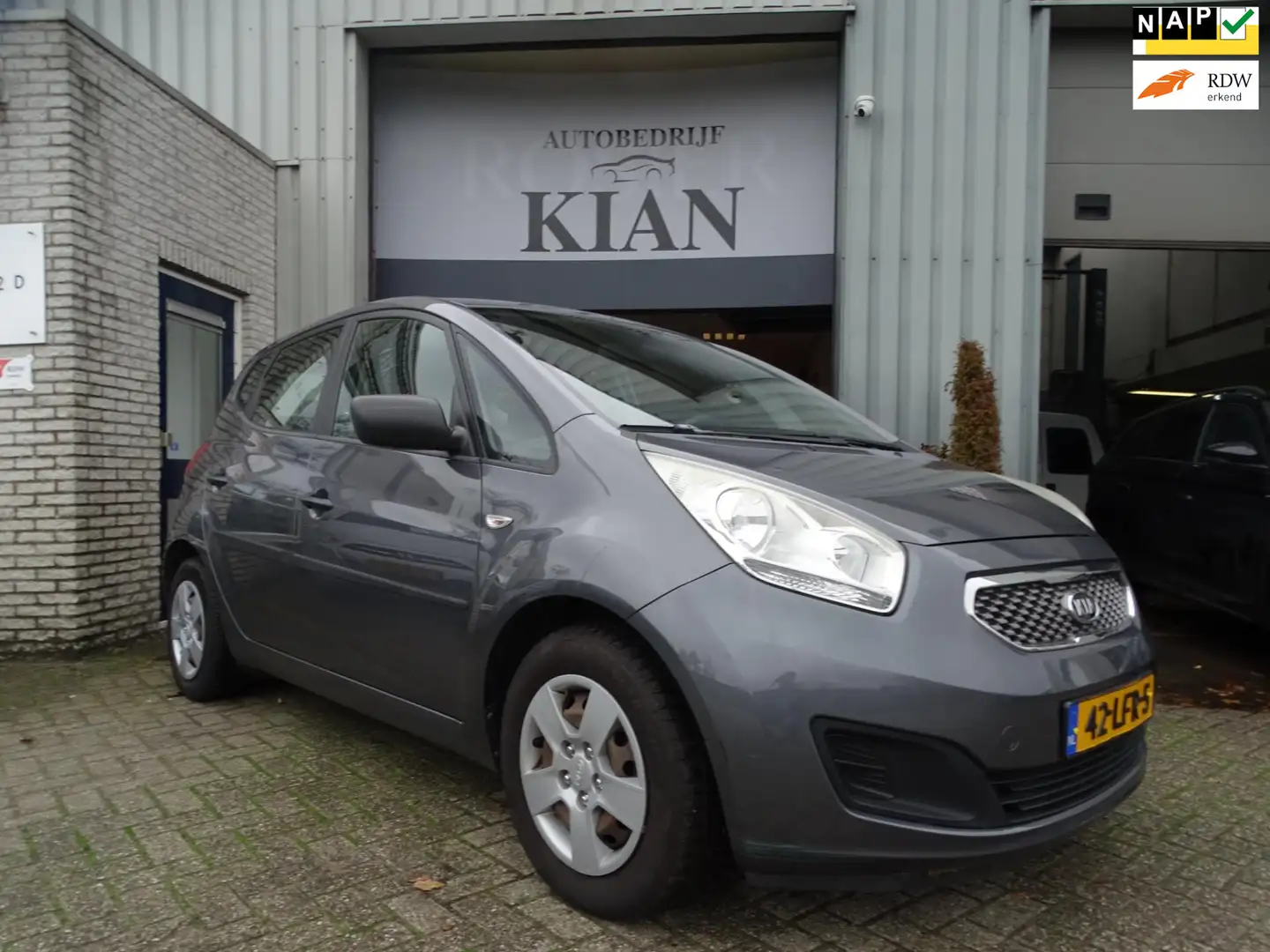 Kia Venga 1.4 CVVT X-tra Grau - 1