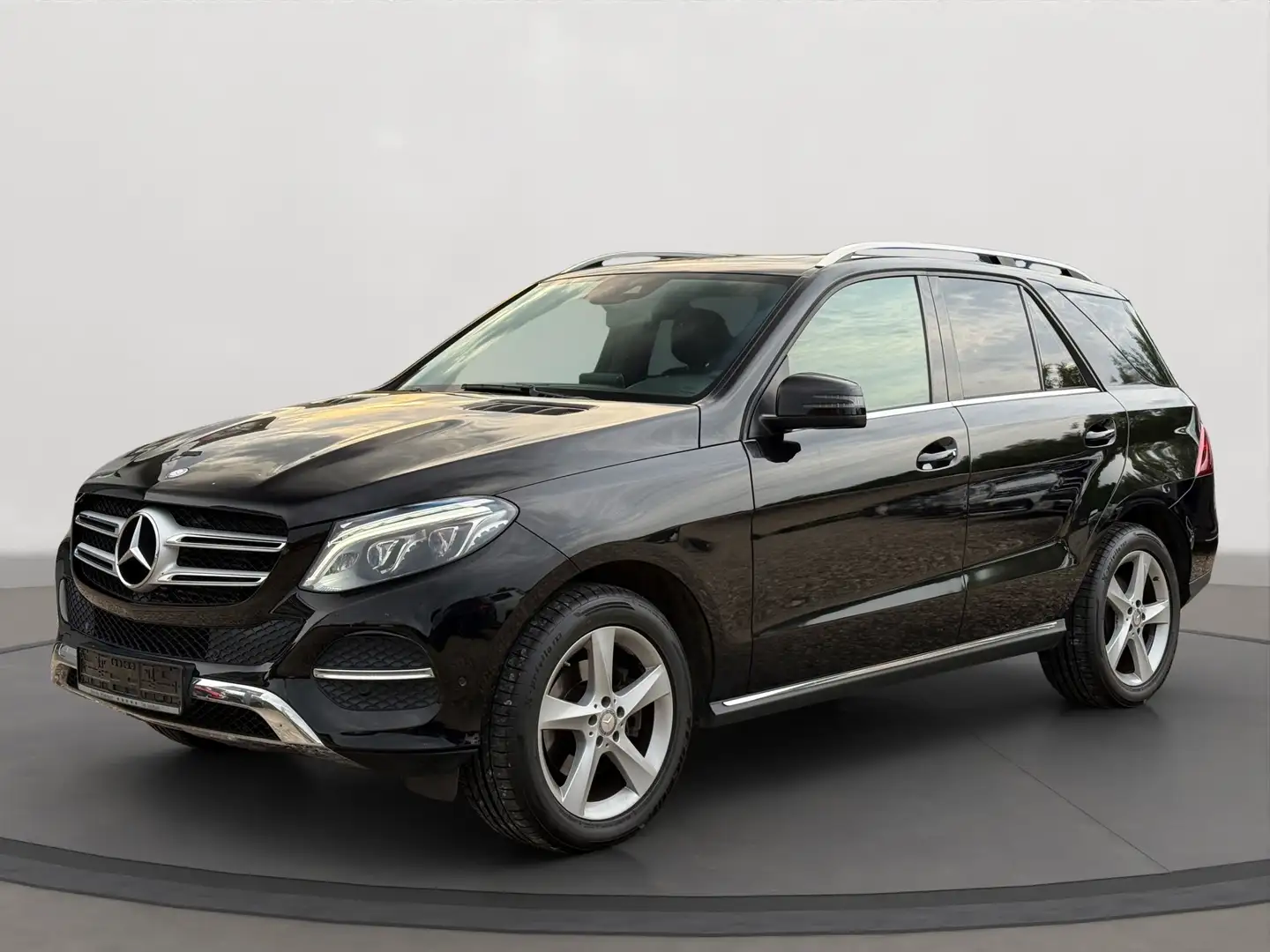 Mercedes-Benz GLE 350 GLE 350 d 4Matic LED AHK Schiebedach Keyless Go Schwarz - 1