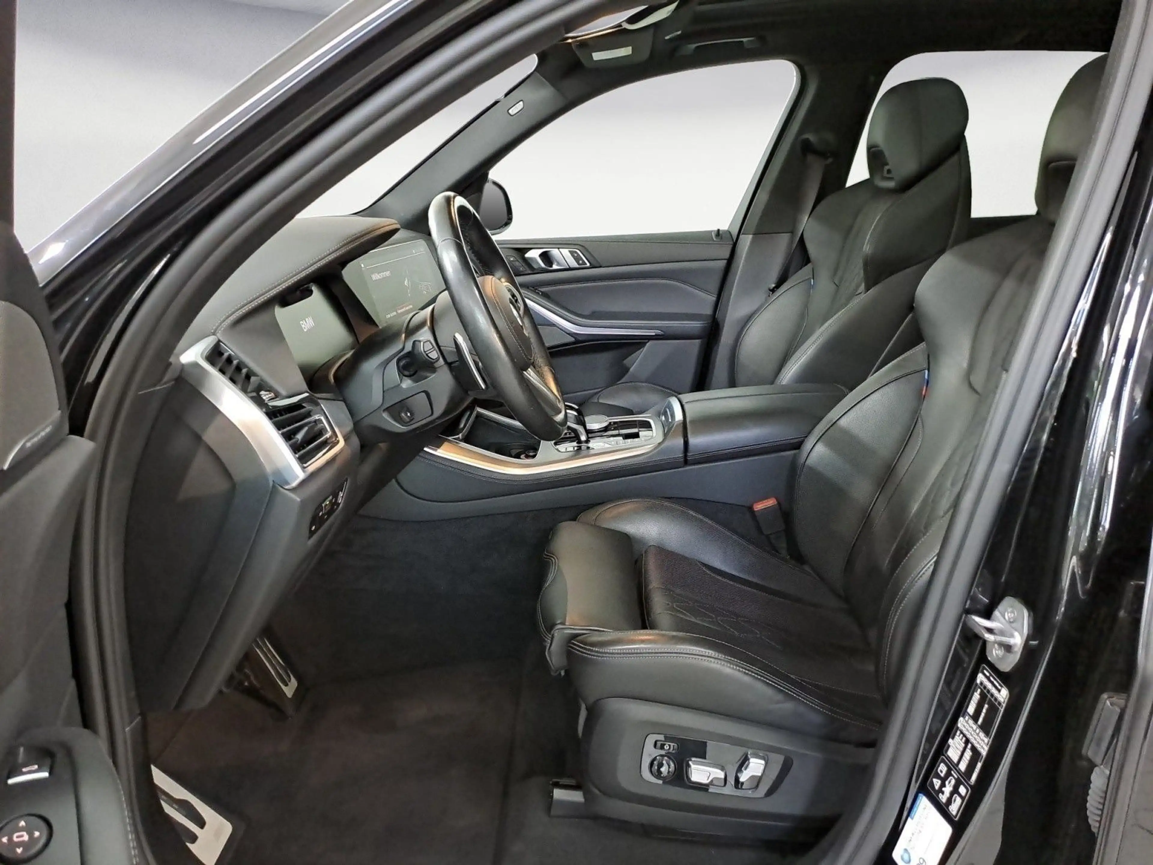BMW X5 xDrive30d M Sport Driving Assistant Professio — photo 12