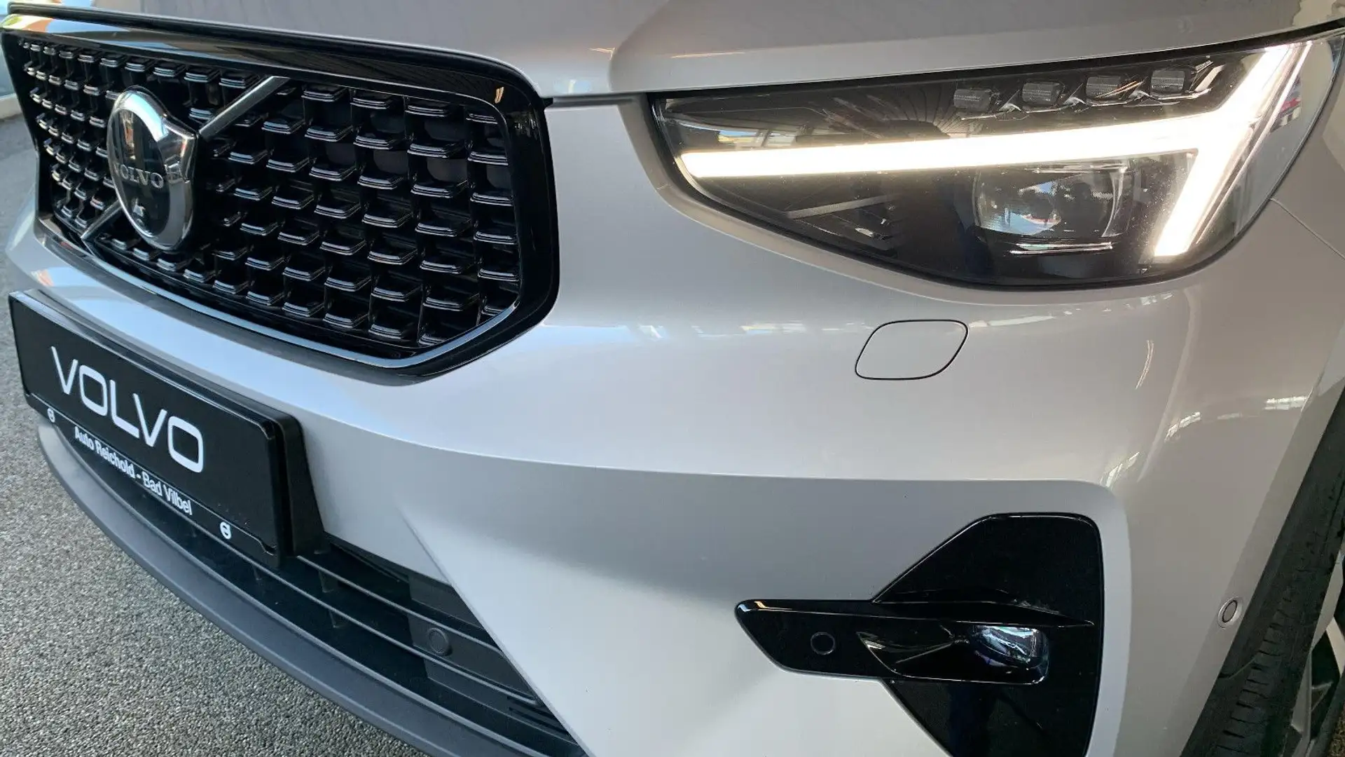 Volvo XC40 B3 B Aut P. Dark 360° ACC BLIS PILOT NAVI Argento - 2