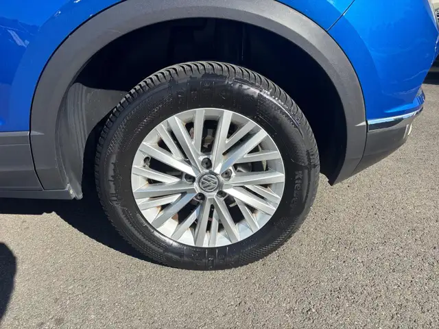 Volkswagen T-Roc view 8