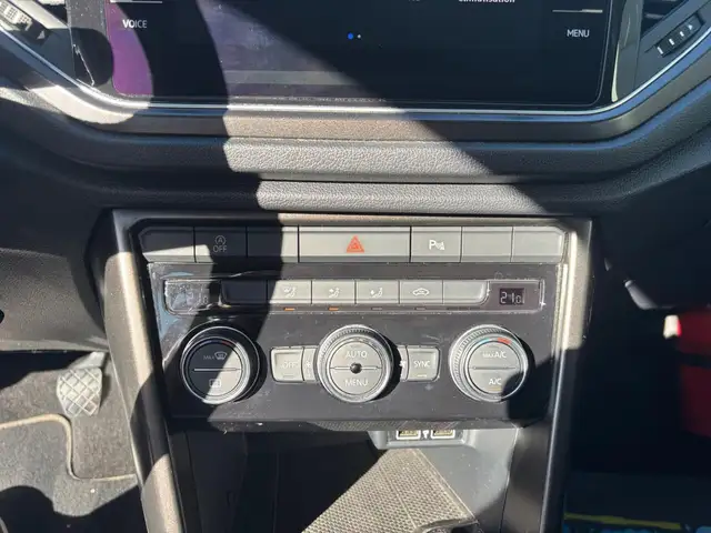Volkswagen T-Roc view 4