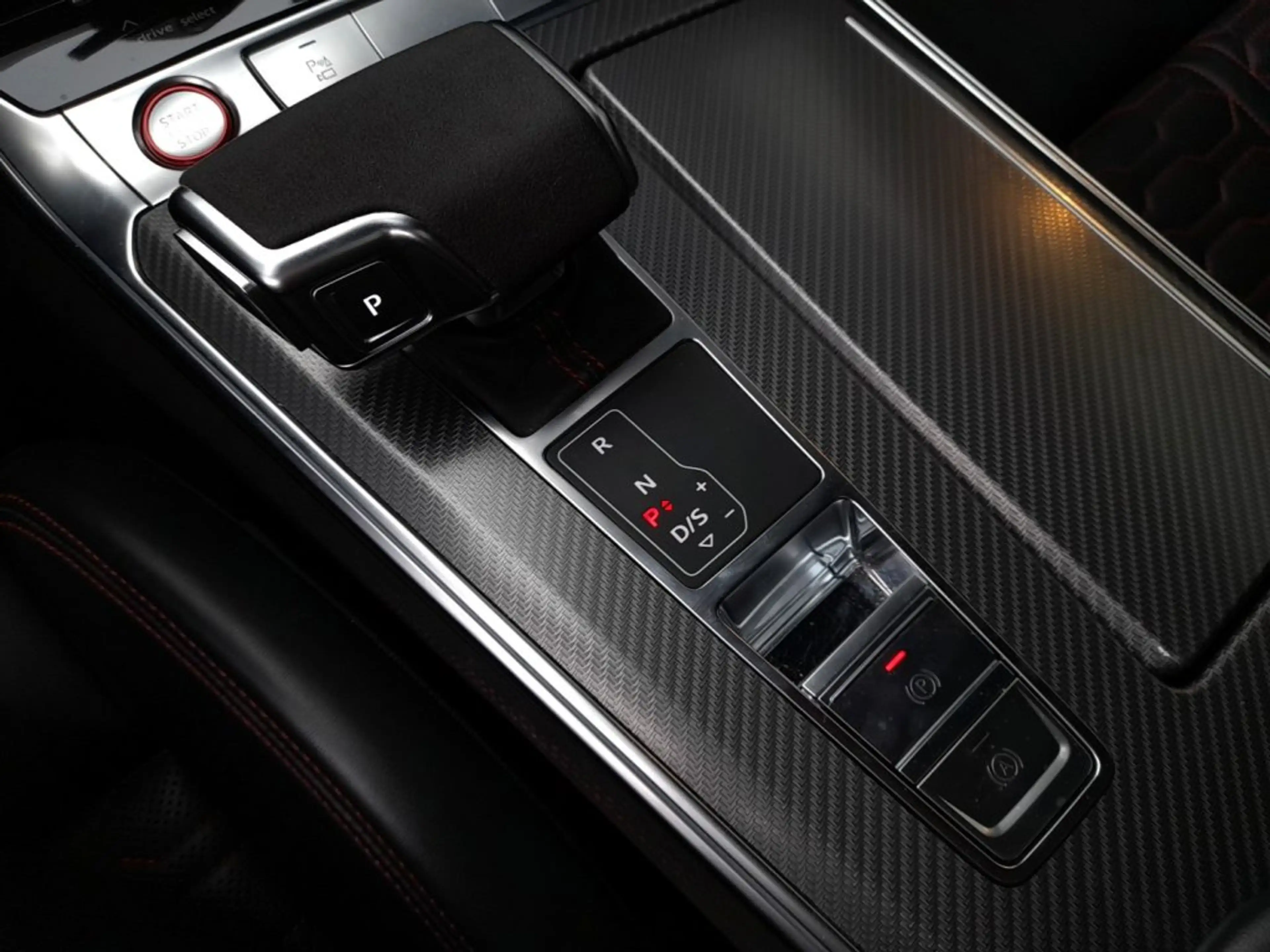Audi RS 6 Avant 4,0 TFSI quattro MHEV S-tr *MATRIX-LED / HEAD-UP / 360° KAMERA / SKY / BANG & OLUFSEN* — photo 8
