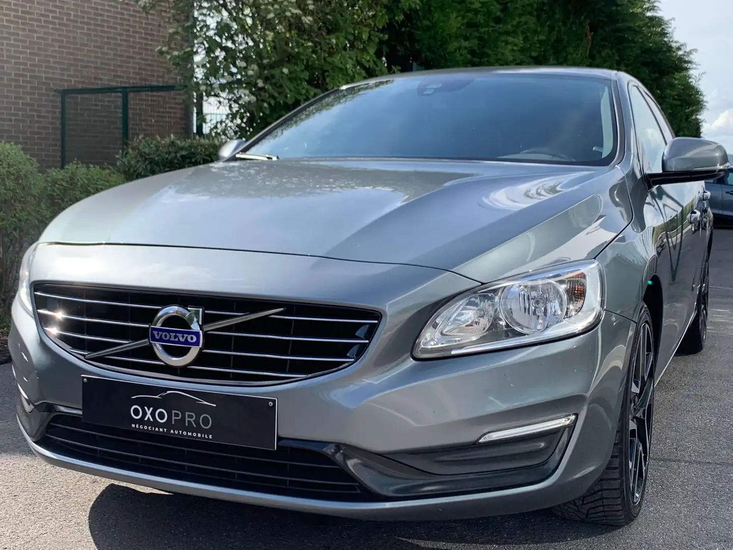 Volvo V60 2.0D 120CV / Summum / Cuir / Gps / Cruise /Euro 6B Gris - 2