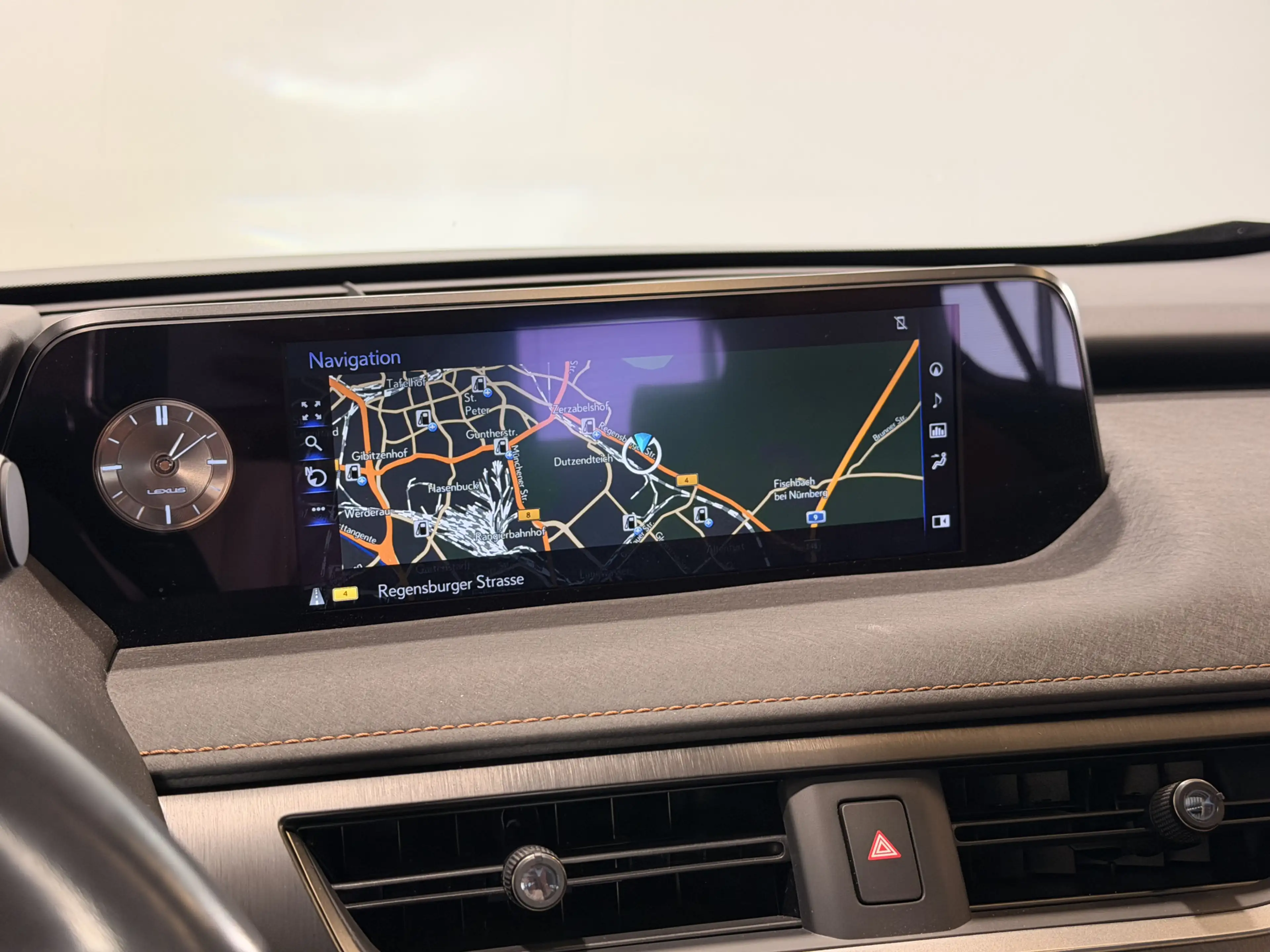 Lexus UX 250h Executive Line | Schuif-kantel dak | Leder | — photo 12