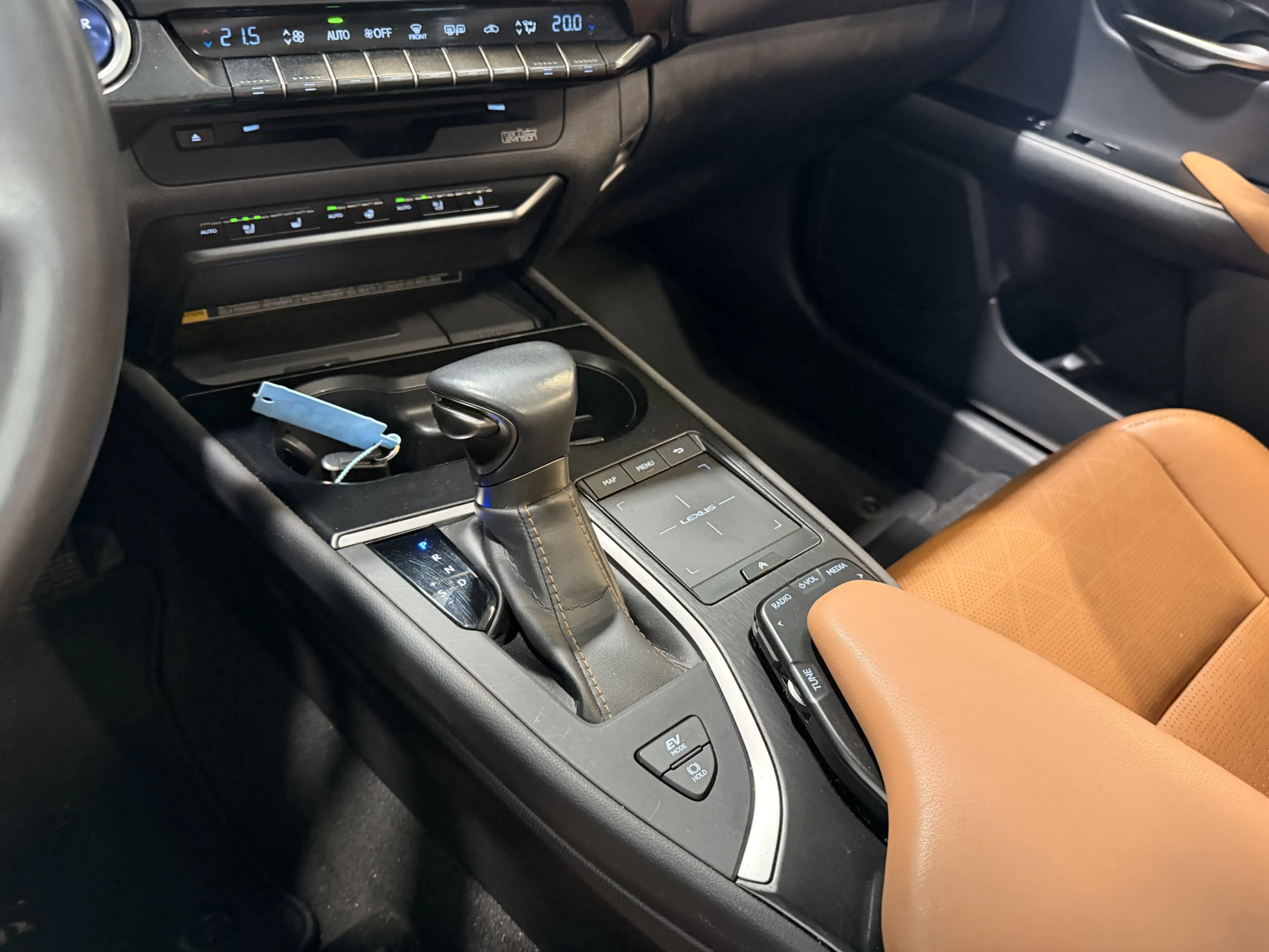 Lexus UX 250h Executive Line | Schuif-kantel dak | Leder | — photo 15