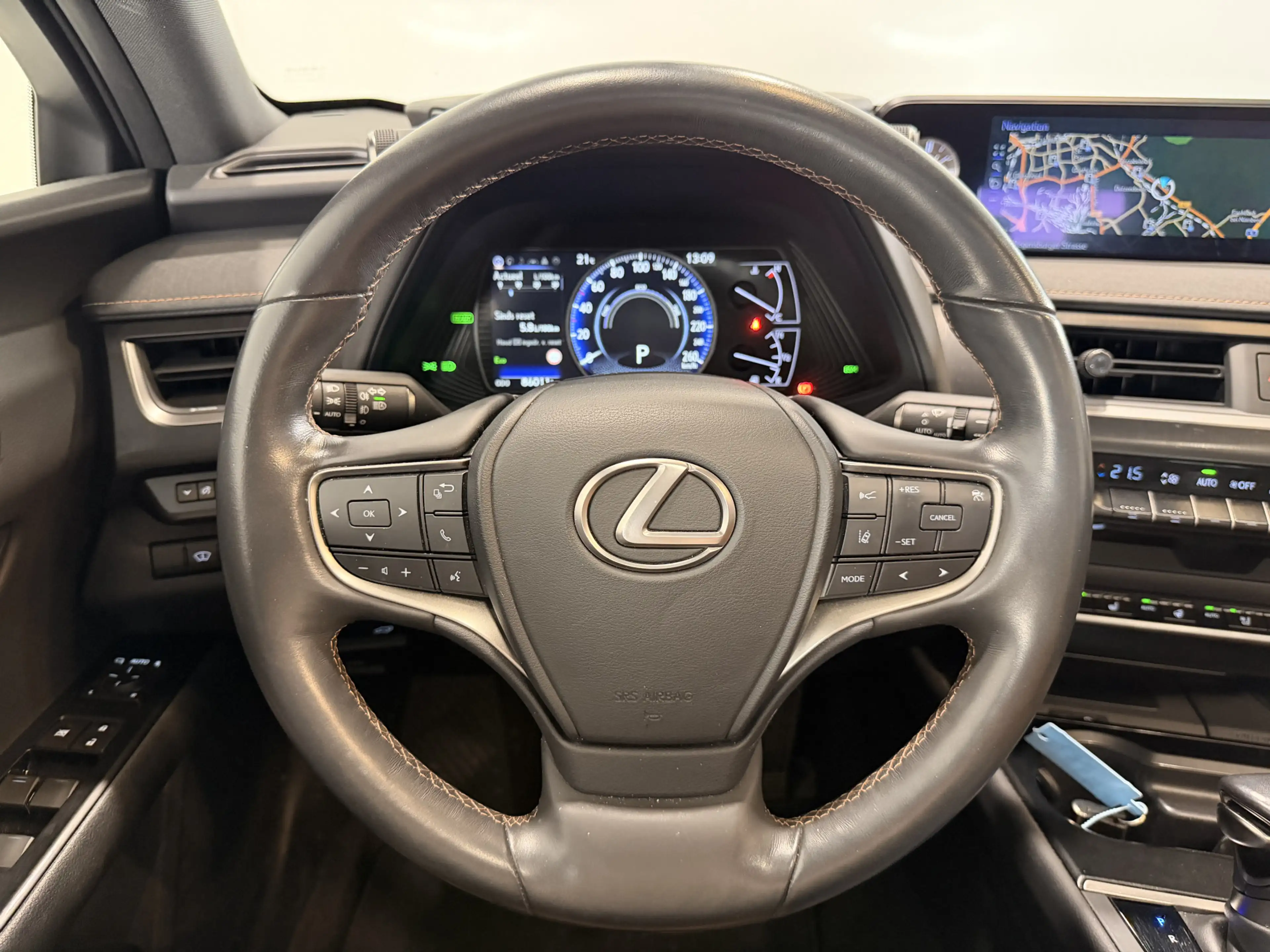 Lexus UX 250h Executive Line | Schuif-kantel dak | Leder | — photo 10