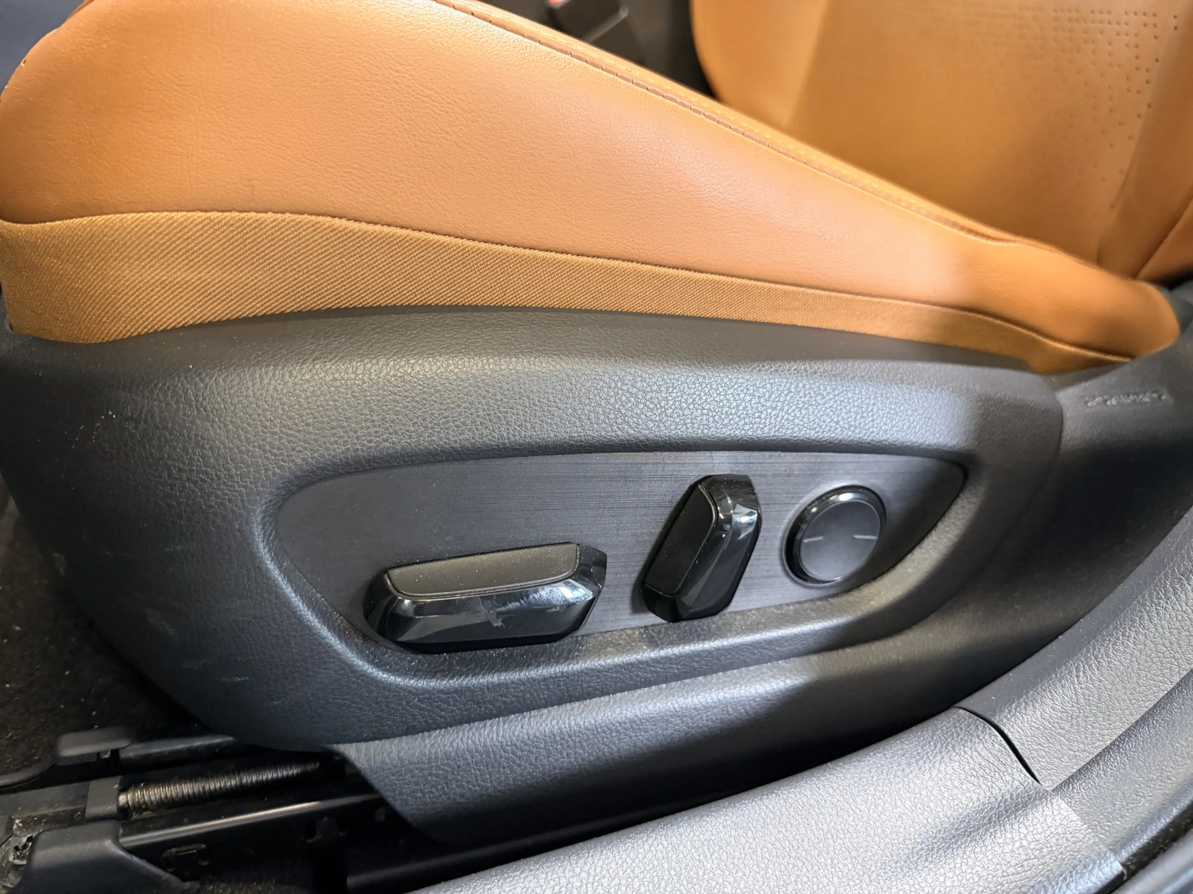 Lexus UX 250h Executive Line | Schuif-kantel dak | Leder | — photo 5