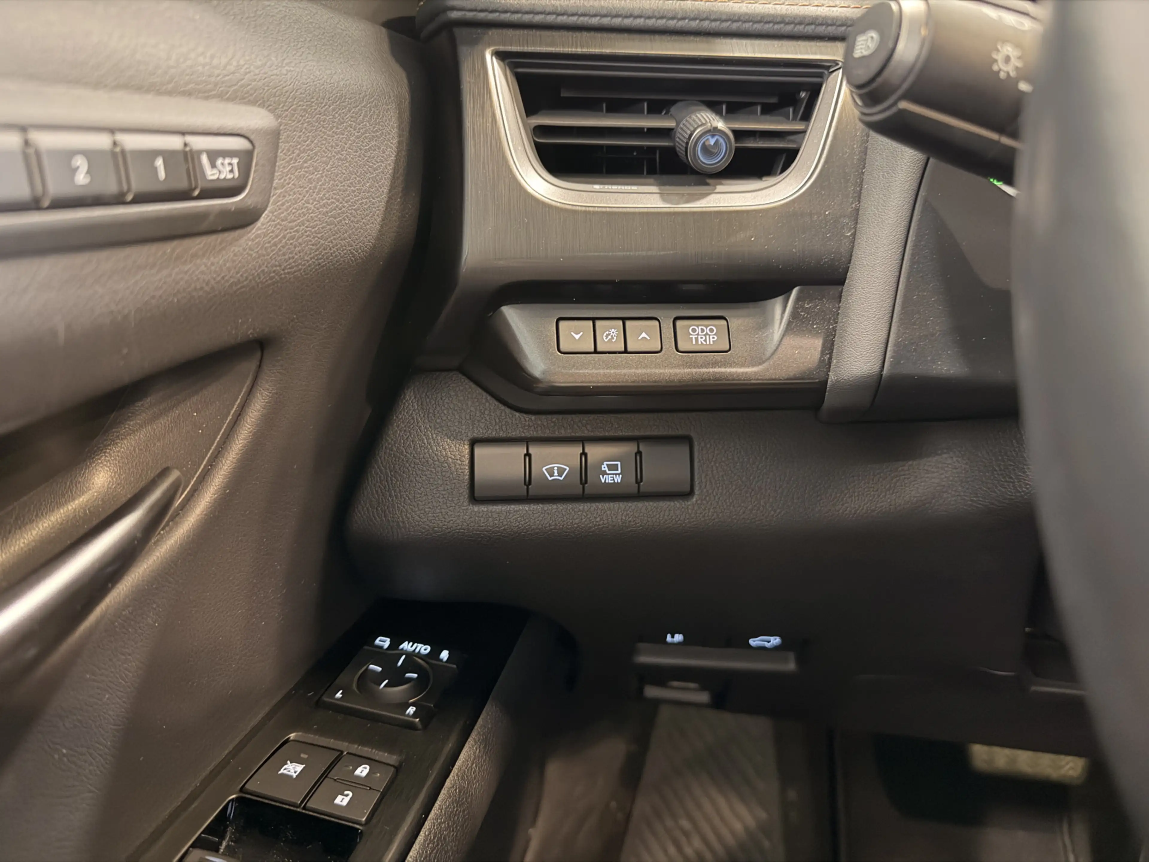 Lexus UX 250h Executive Line | Schuif-kantel dak | Leder | — photo 2
