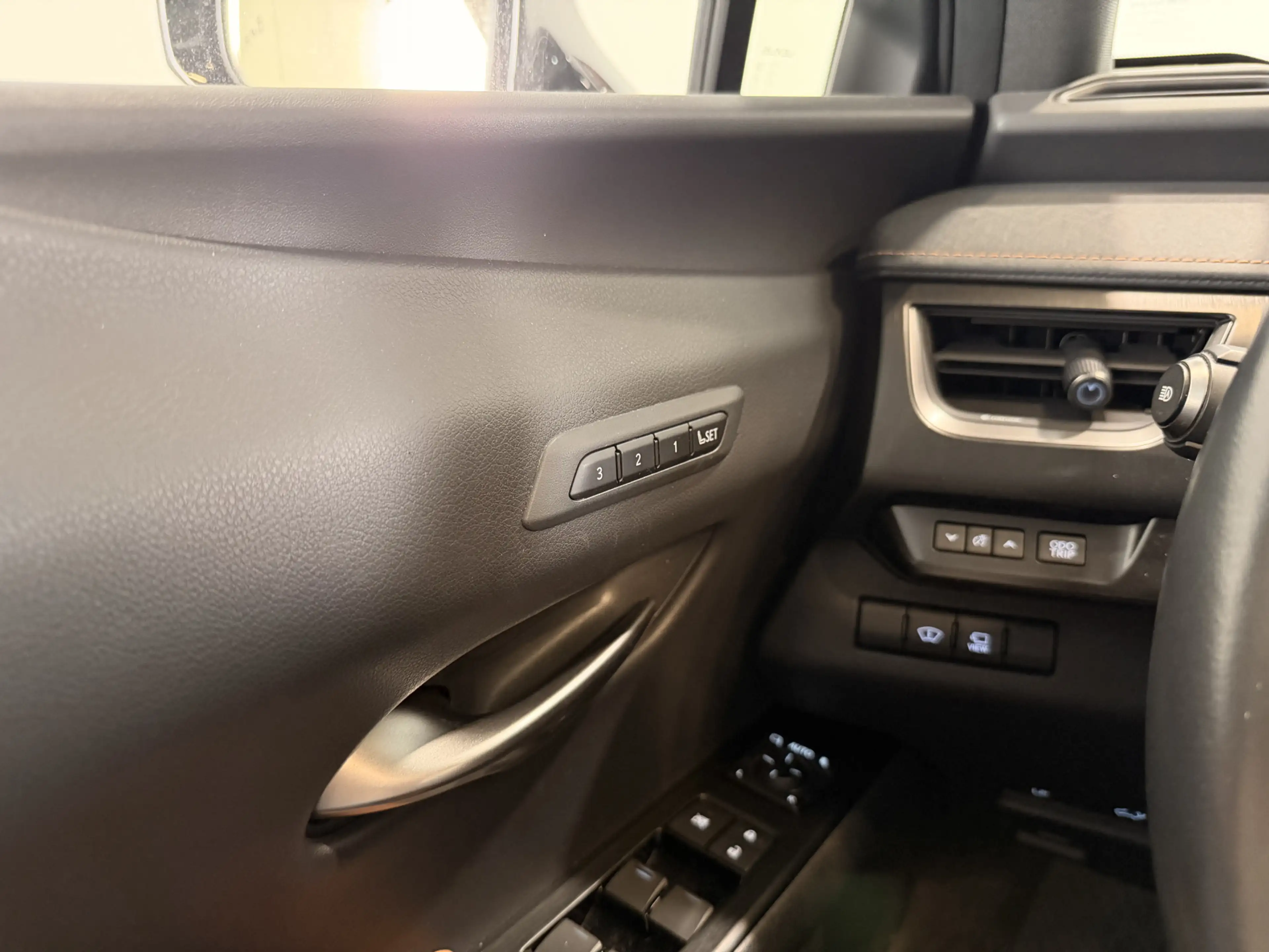 Lexus UX 250h Executive Line | Schuif-kantel dak | Leder | — photo 11