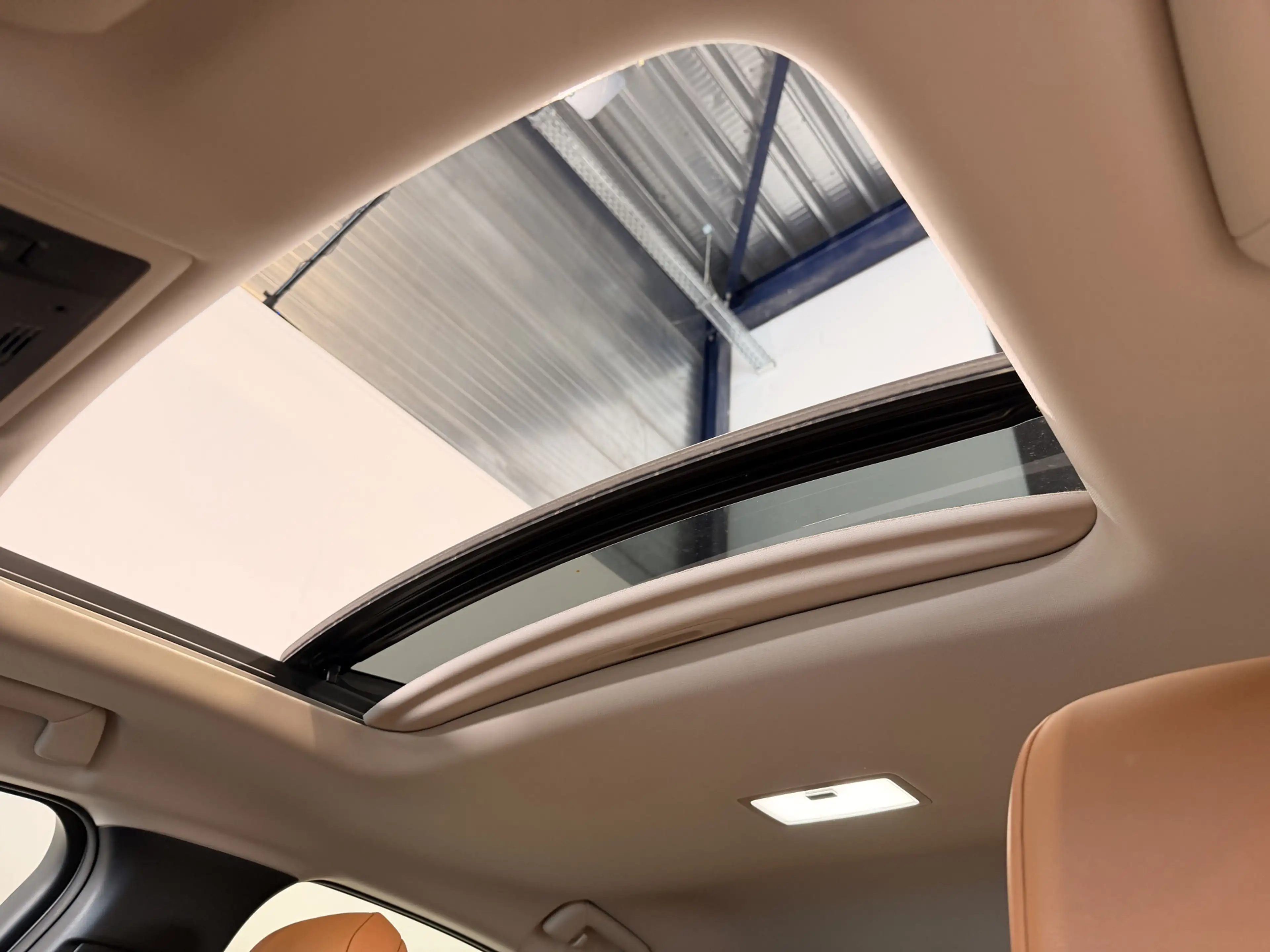 Lexus UX 250h Executive Line | Schuif-kantel dak | Leder | — photo 6