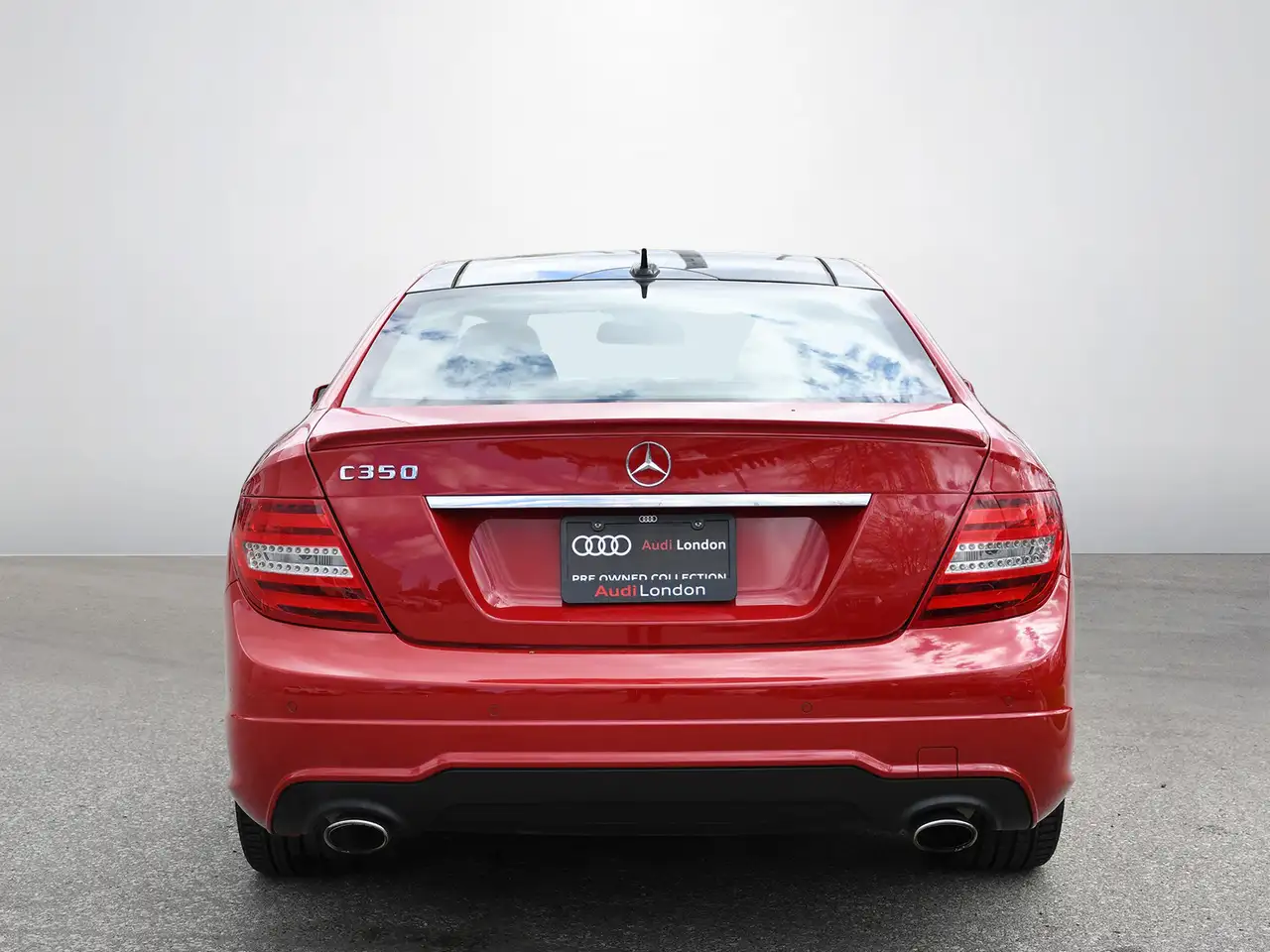 Mercedes-Benz C-Class снимка Mercedes-Benz C-Class