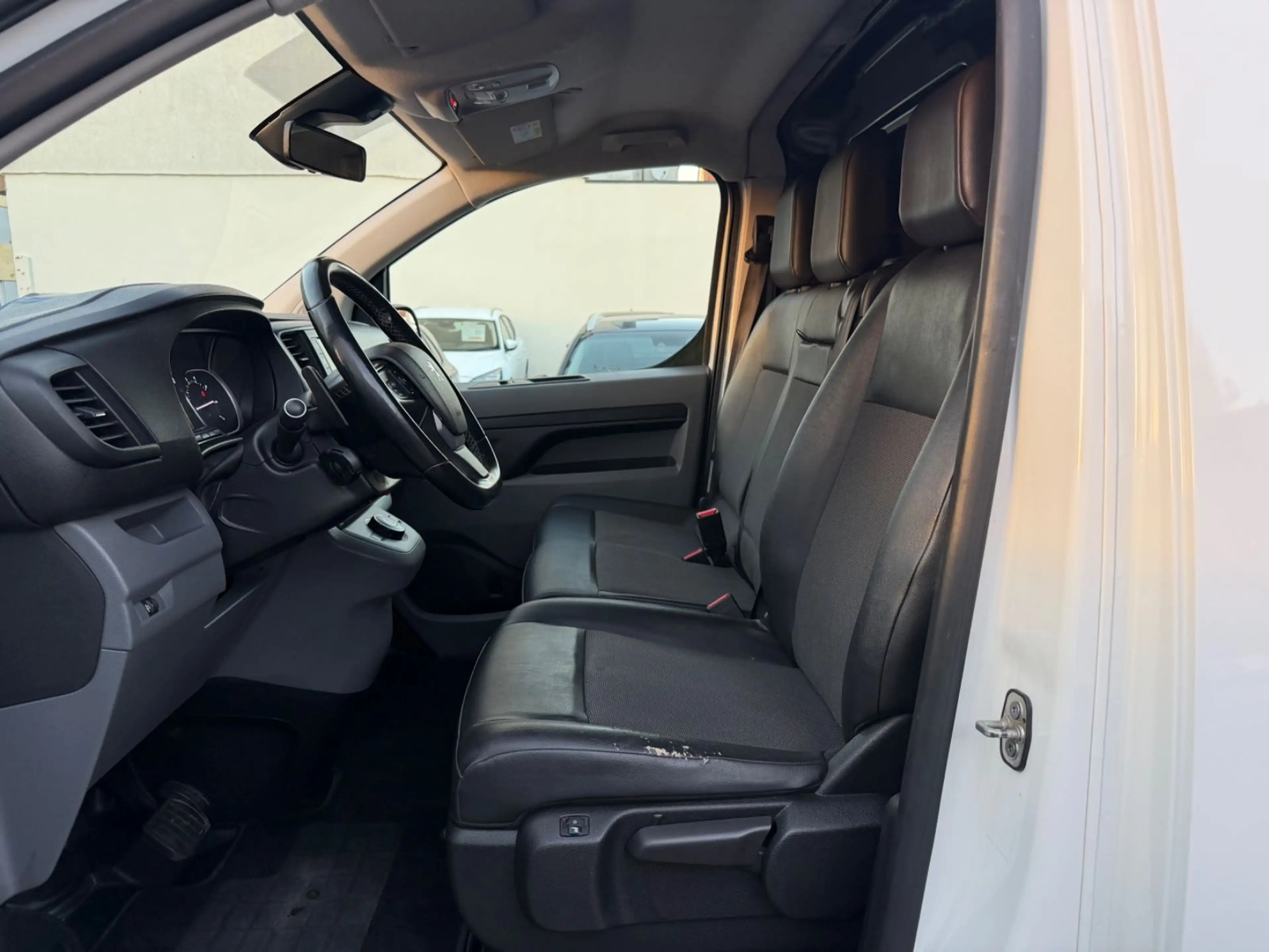 Peugeot Expert Kasten Premium L3 1.Hand+Automatik+Kamera — photo 15