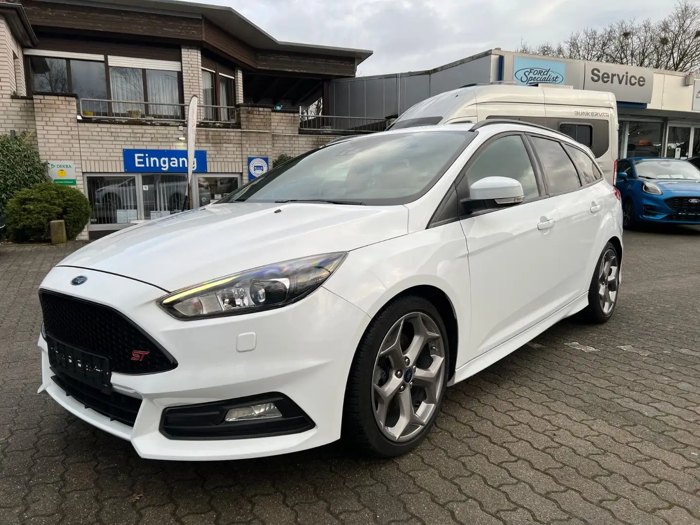 Ford Focus Turnier ST 2,0 Ecoboost Navi Bi-Xenon Weiß - 1