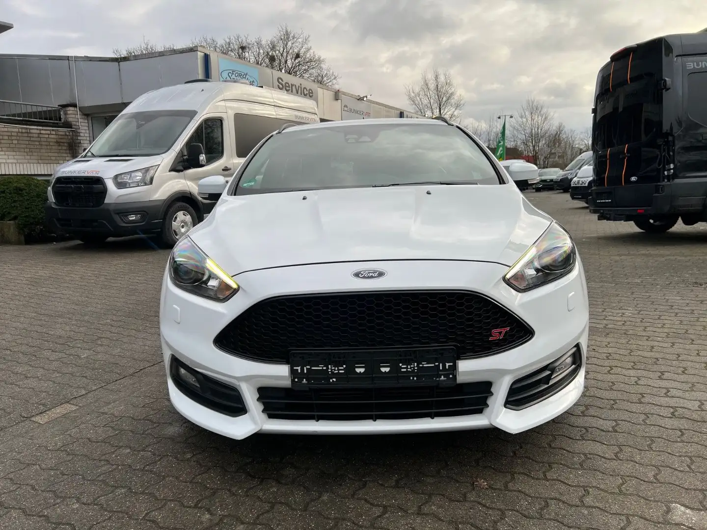 Ford Focus Turnier ST 2,0 Ecoboost Navi Bi-Xenon Weiß - 2