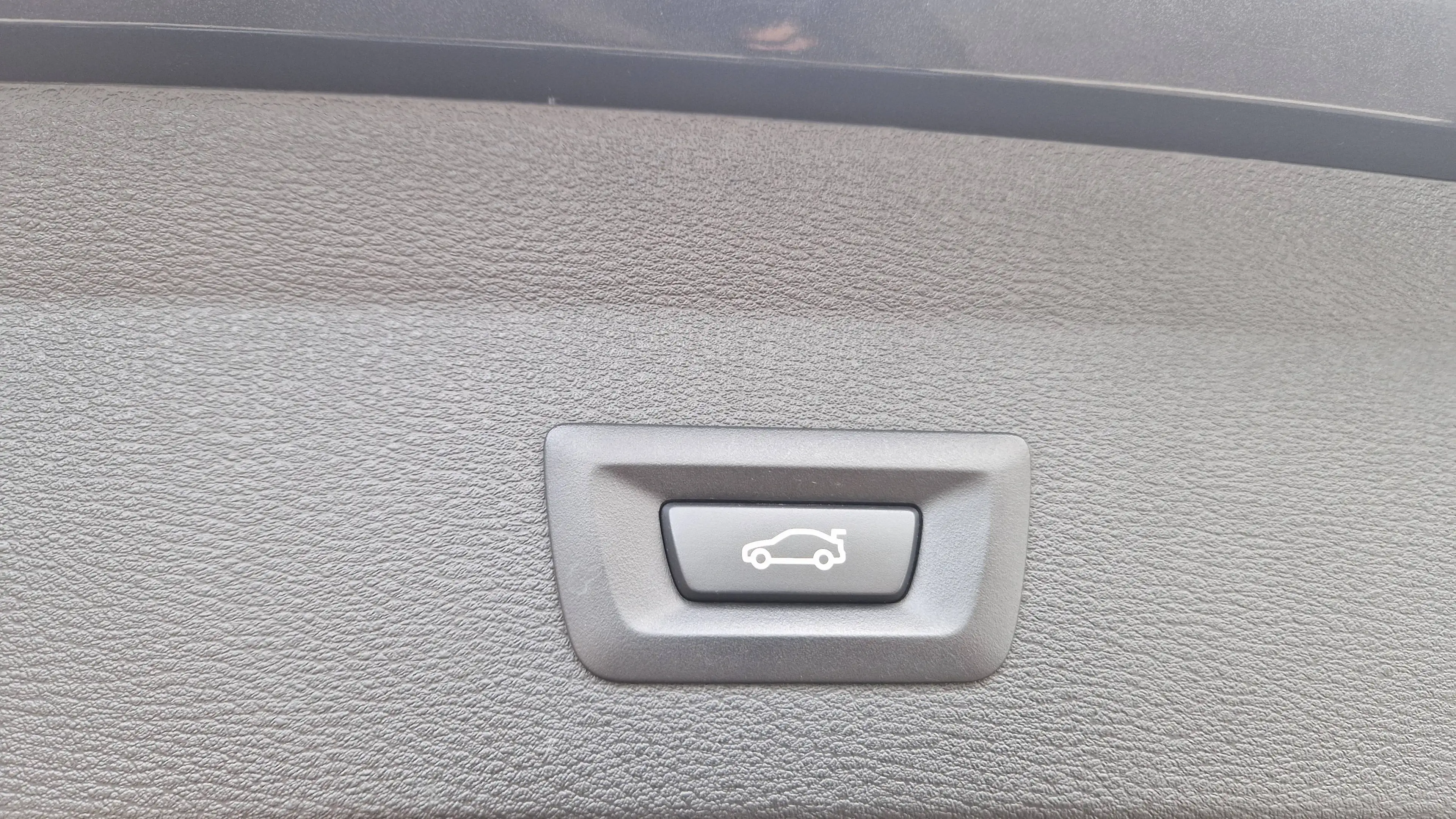 BMW X1 sDrive 18d xLine — photo 12