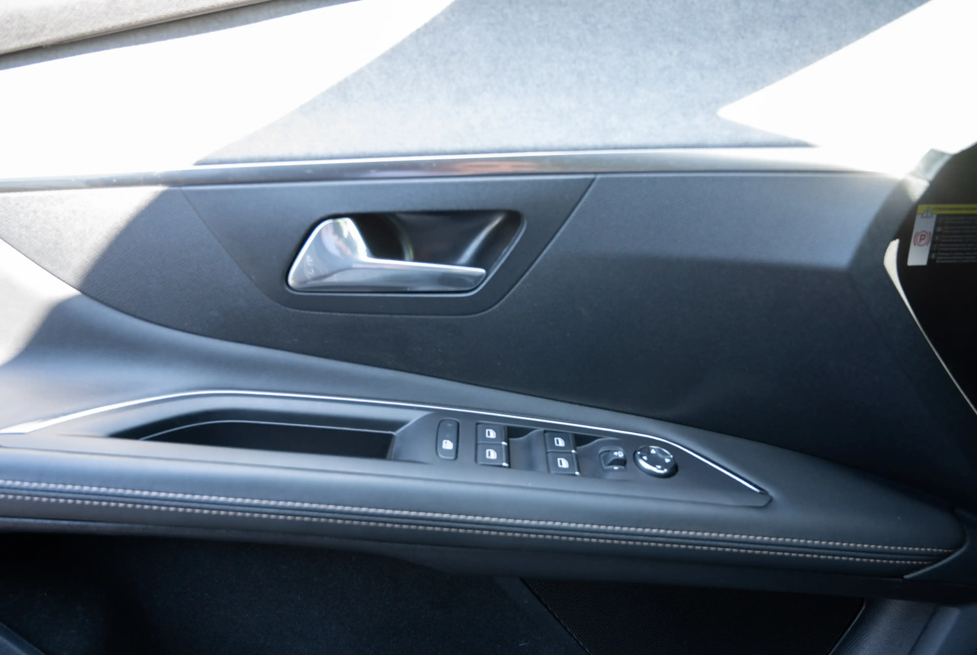 Peugeot 3008 GT Plug-In-Hybrid 225 *AHK*ACC*FOCAL*PANO* — photo 13