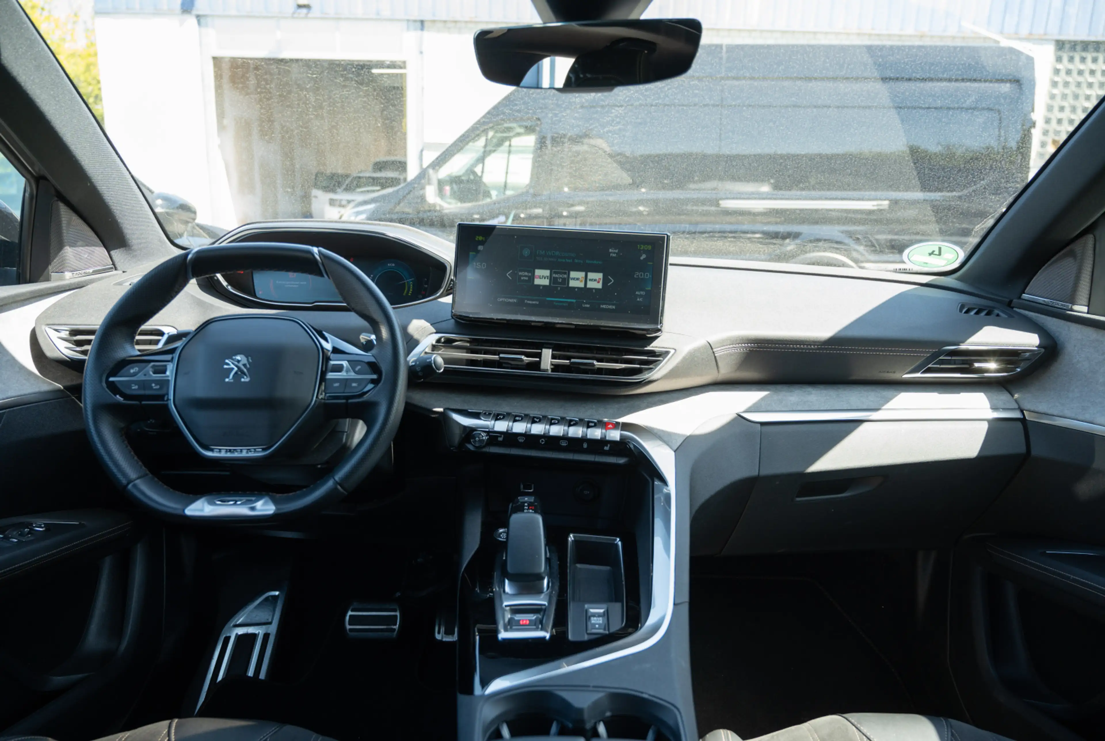 Peugeot 3008 GT Plug-In-Hybrid 225 *AHK*ACC*FOCAL*PANO* — photo 5