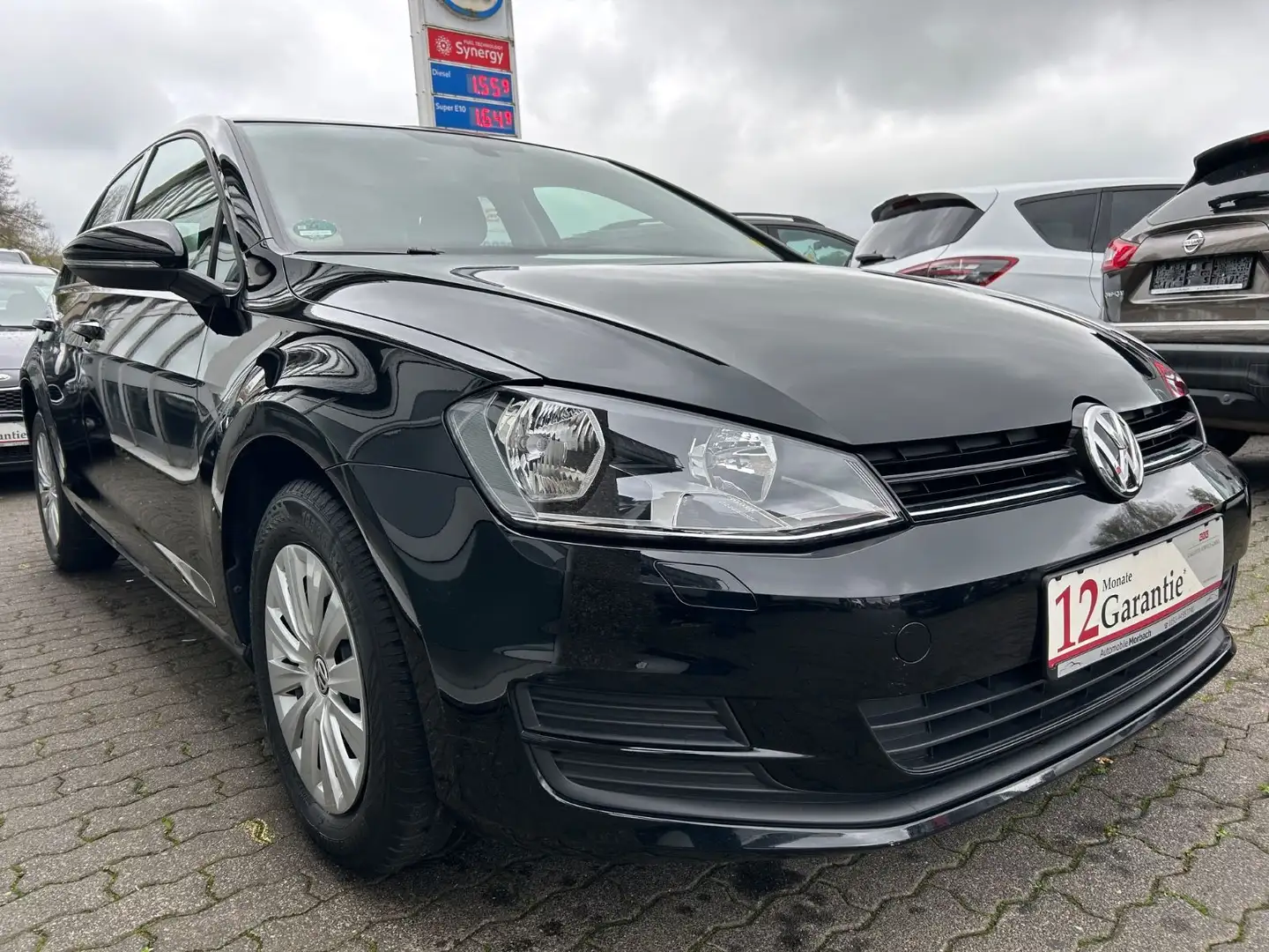 Volkswagen Golf VII Lim. Trendline BMT 1.2*KLIMA*2HAND*TÜV* Negro - 2