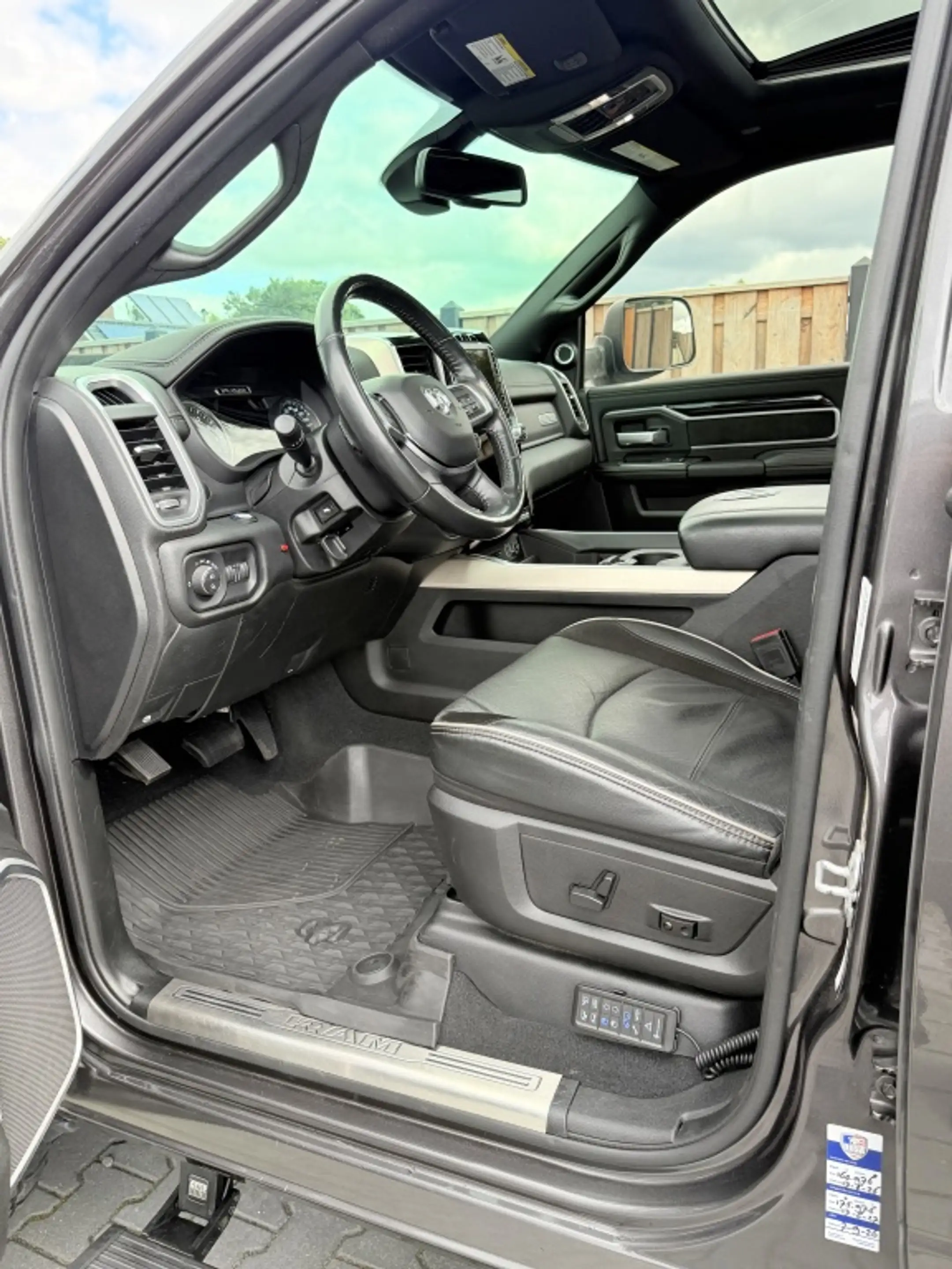 Dodge RAM 2500 LARAMIE 6.4HEMI V8 LPG LUCHTVERING NIGHT — photo 11