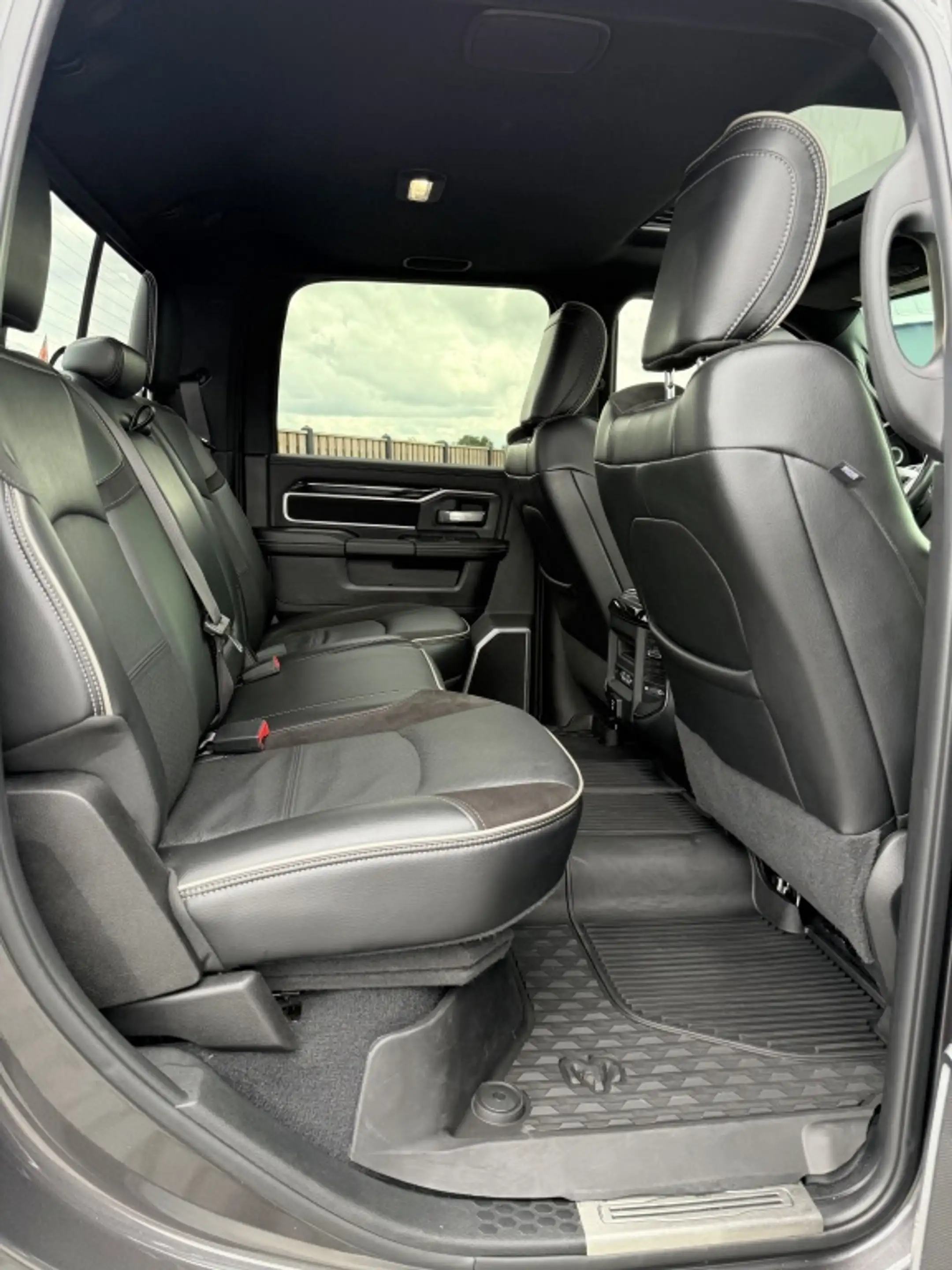 Dodge RAM 2500 LARAMIE 6.4HEMI V8 LPG LUCHTVERING NIGHT — photo 15