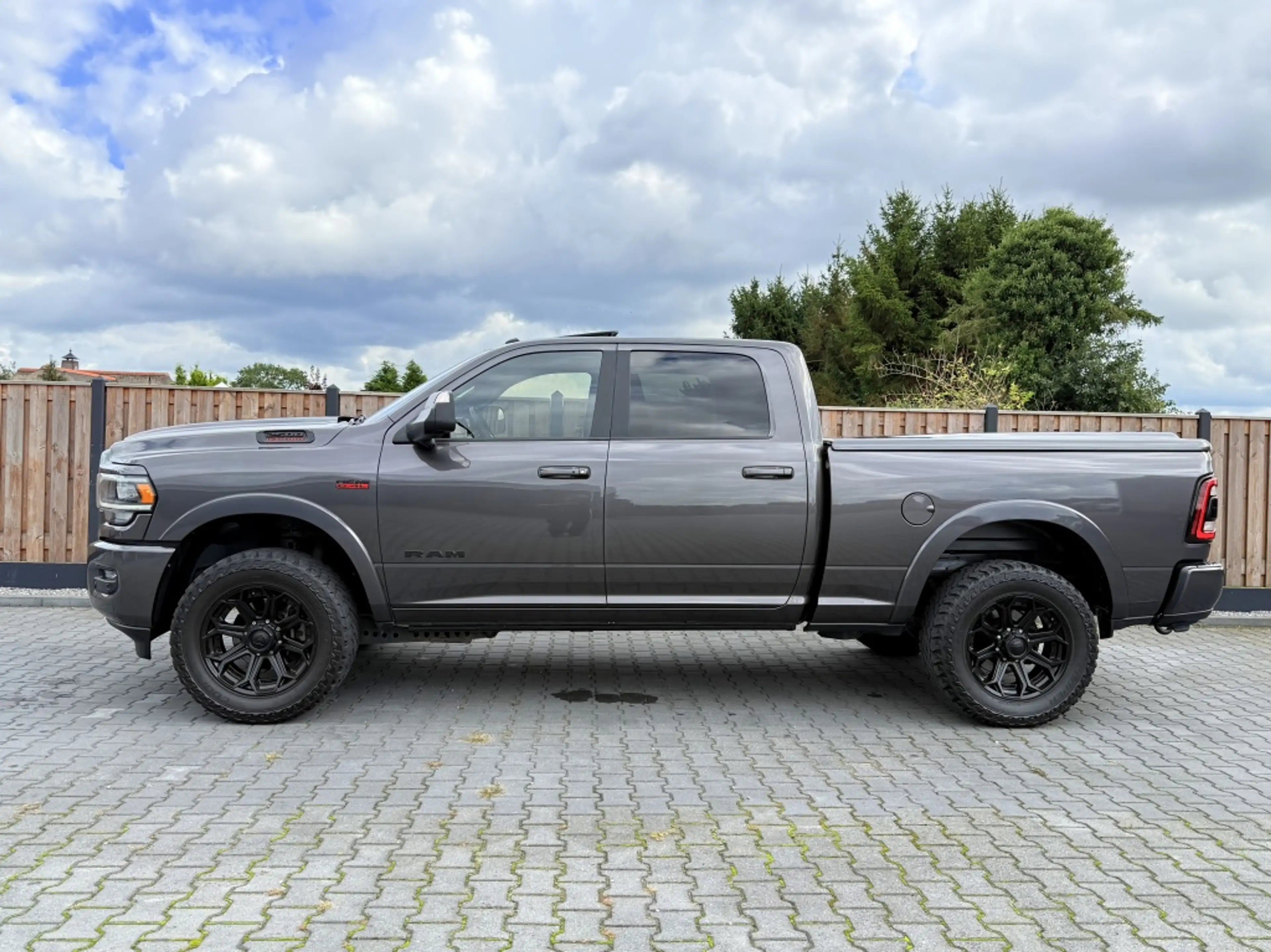 Dodge RAM 2500 LARAMIE 6.4HEMI V8 LPG LUCHTVERING NIGHT — photo 4