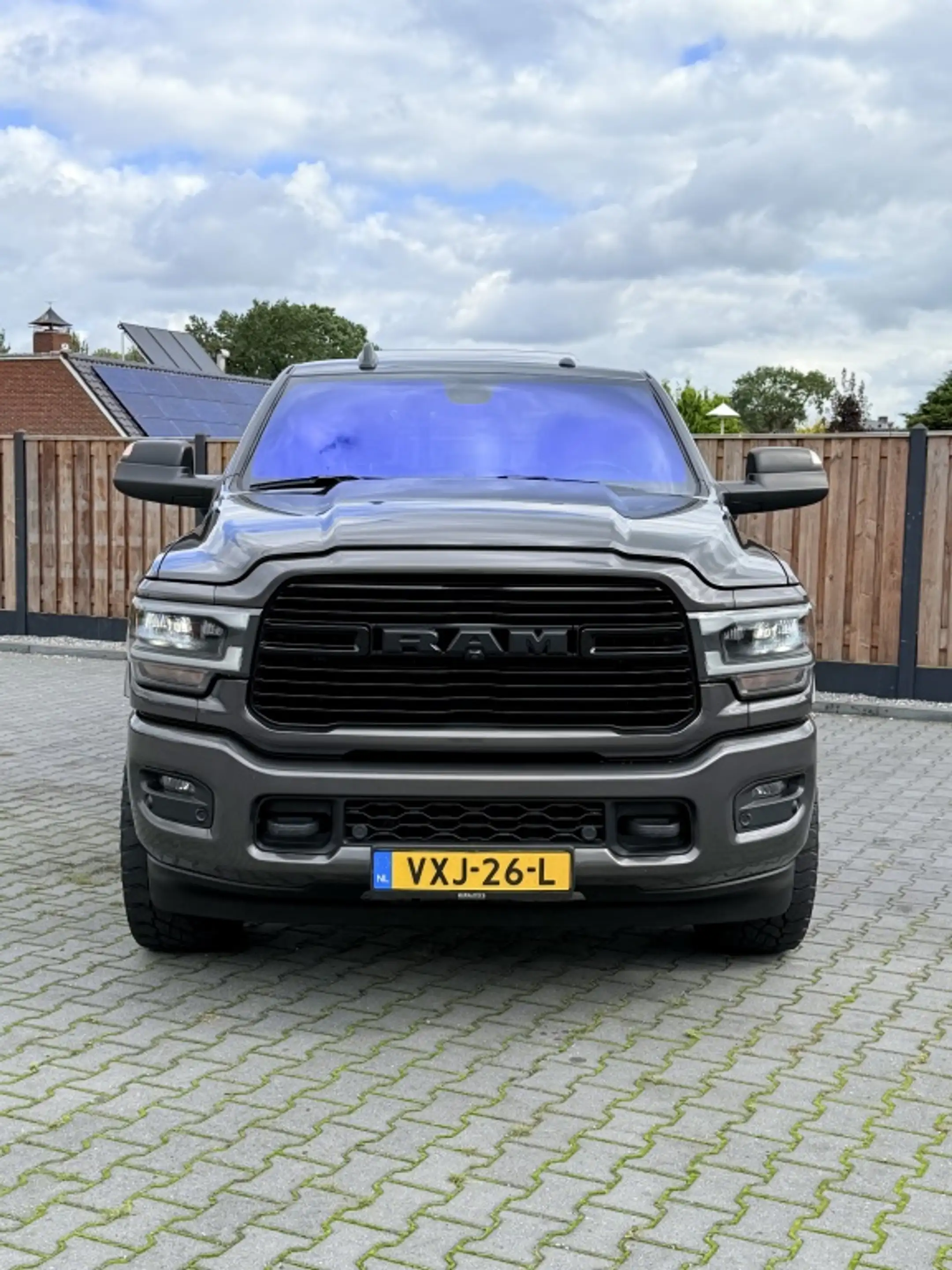 Dodge RAM 2500 LARAMIE 6.4HEMI V8 LPG LUCHTVERING NIGHT — photo 2