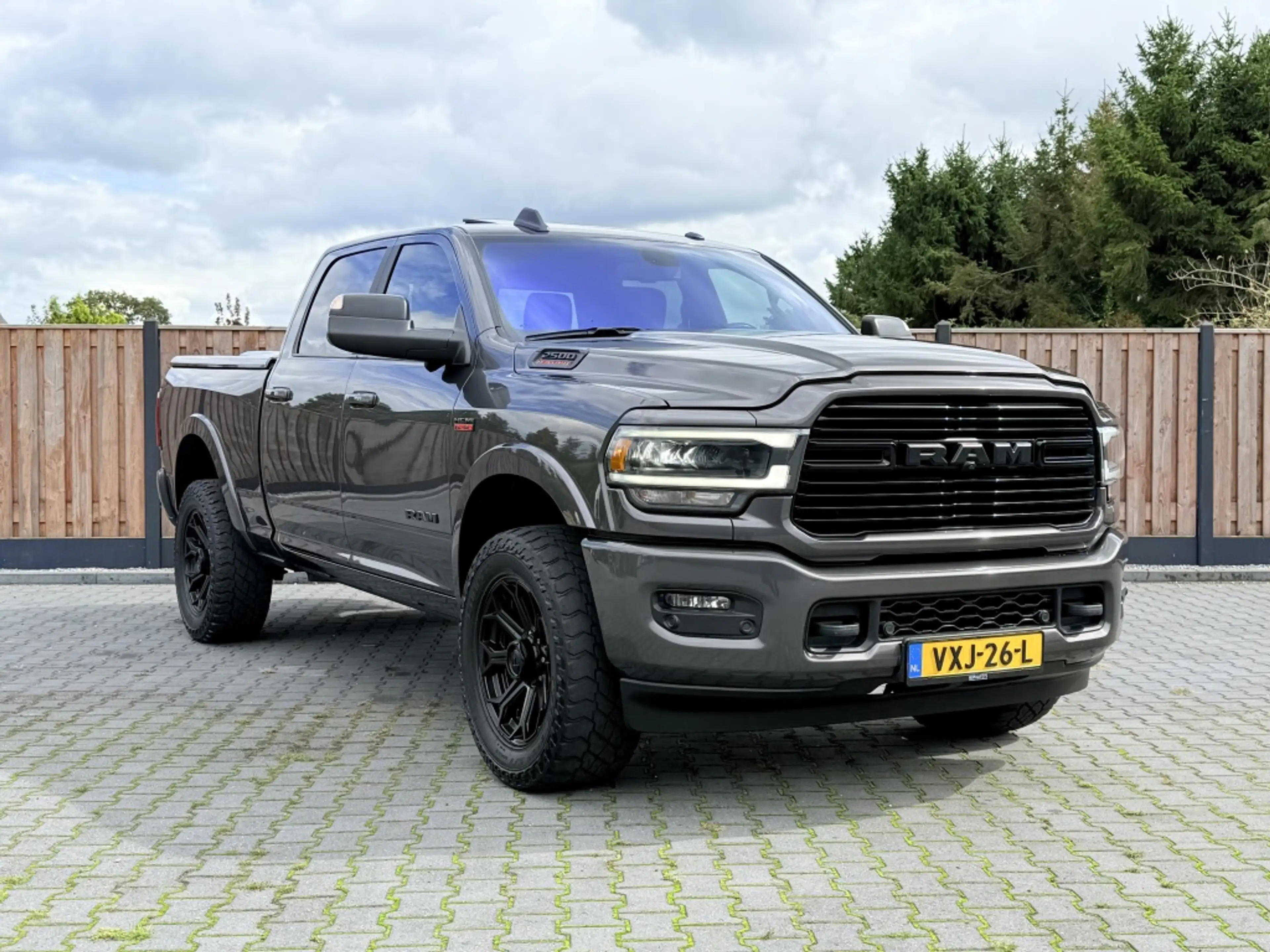 Dodge RAM 2500 LARAMIE 6.4HEMI V8 LPG LUCHTVERING NIGHT