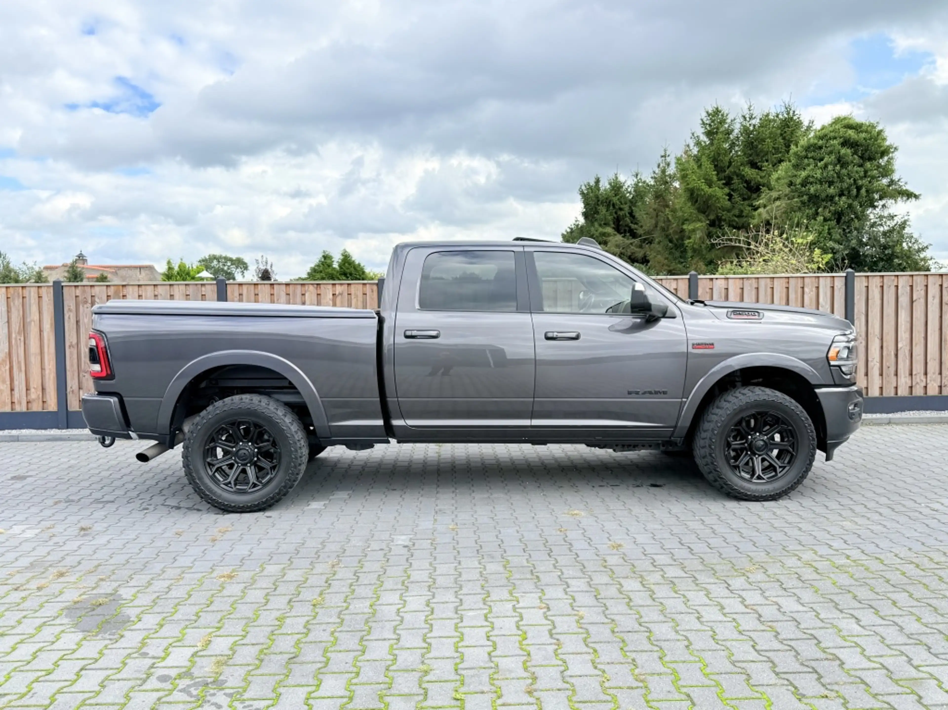Dodge RAM 2500 LARAMIE 6.4HEMI V8 LPG LUCHTVERING NIGHT — photo 8