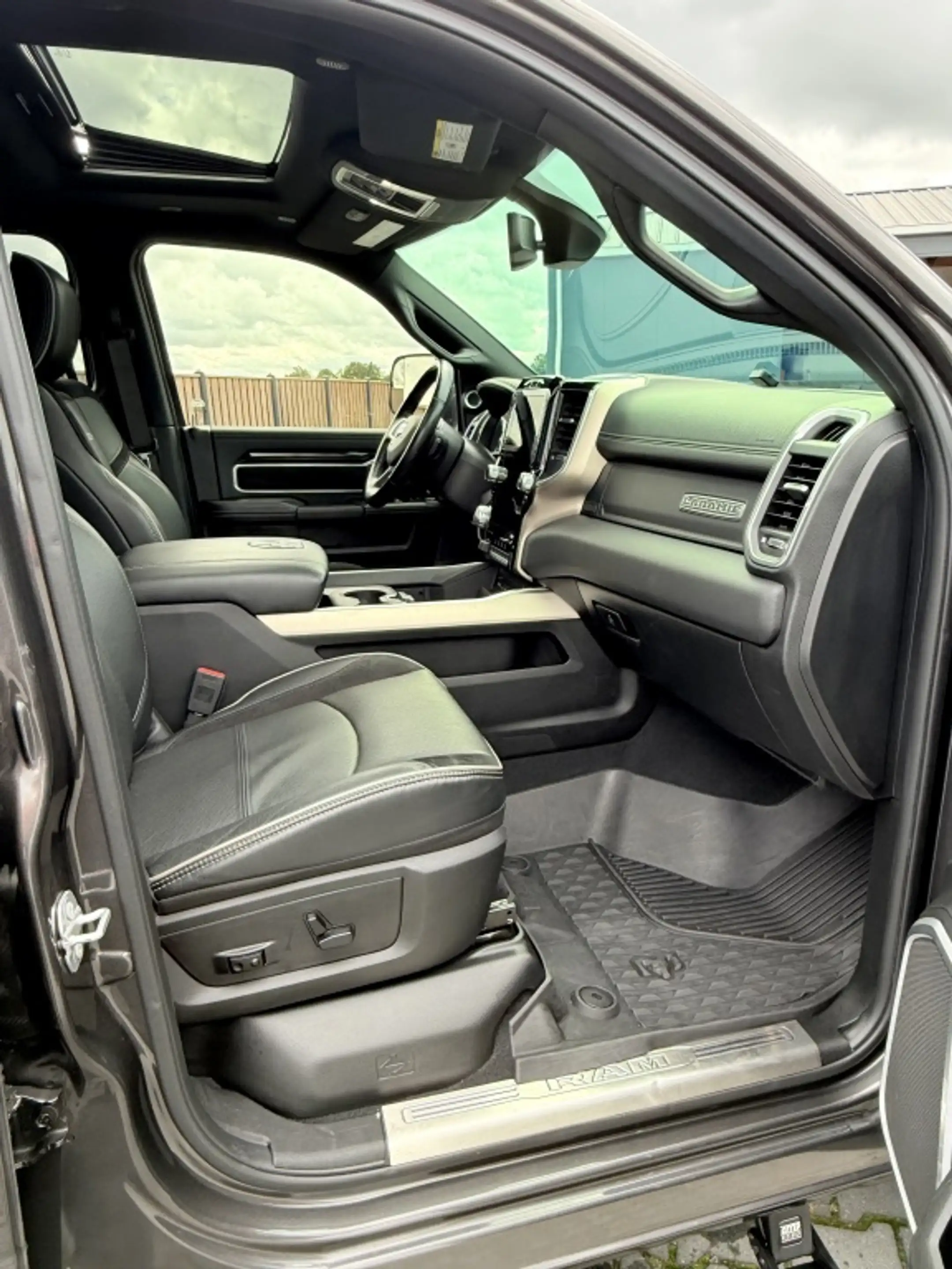 Dodge RAM 2500 LARAMIE 6.4HEMI V8 LPG LUCHTVERING NIGHT — photo 14