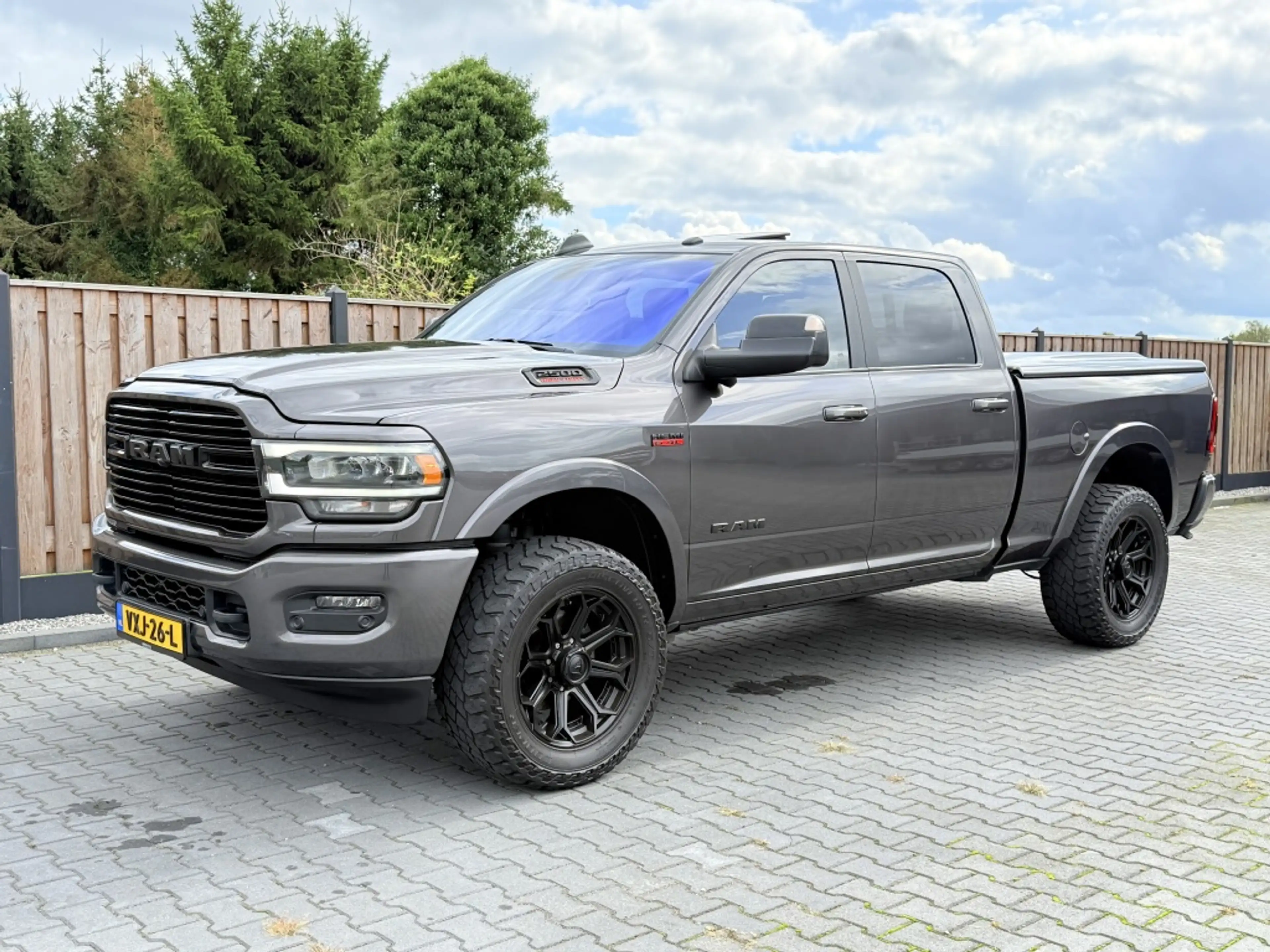 Dodge RAM 2500 LARAMIE 6.4HEMI V8 LPG LUCHTVERING NIGHT — photo 3