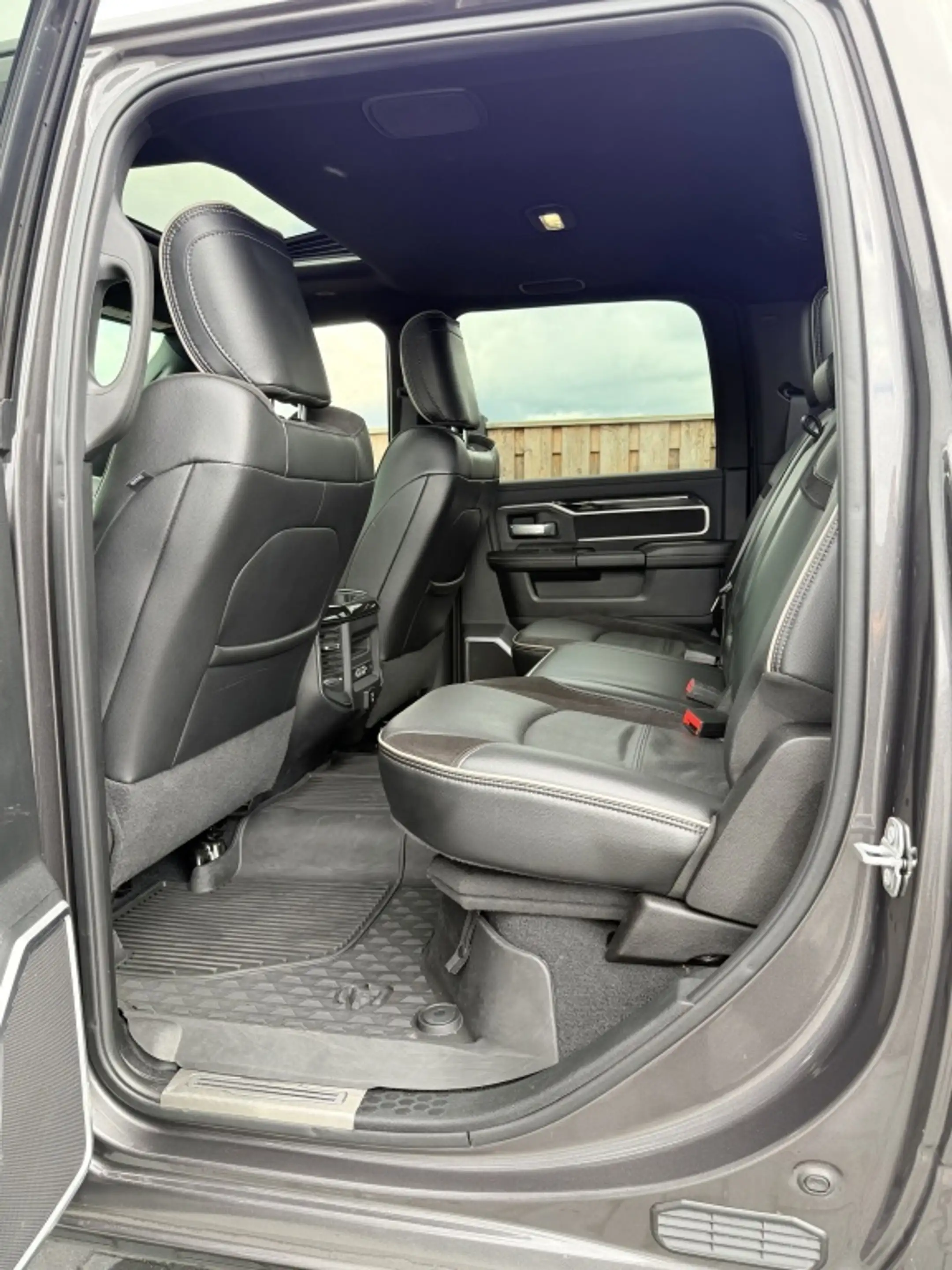 Dodge RAM 2500 LARAMIE 6.4HEMI V8 LPG LUCHTVERING NIGHT — photo 12