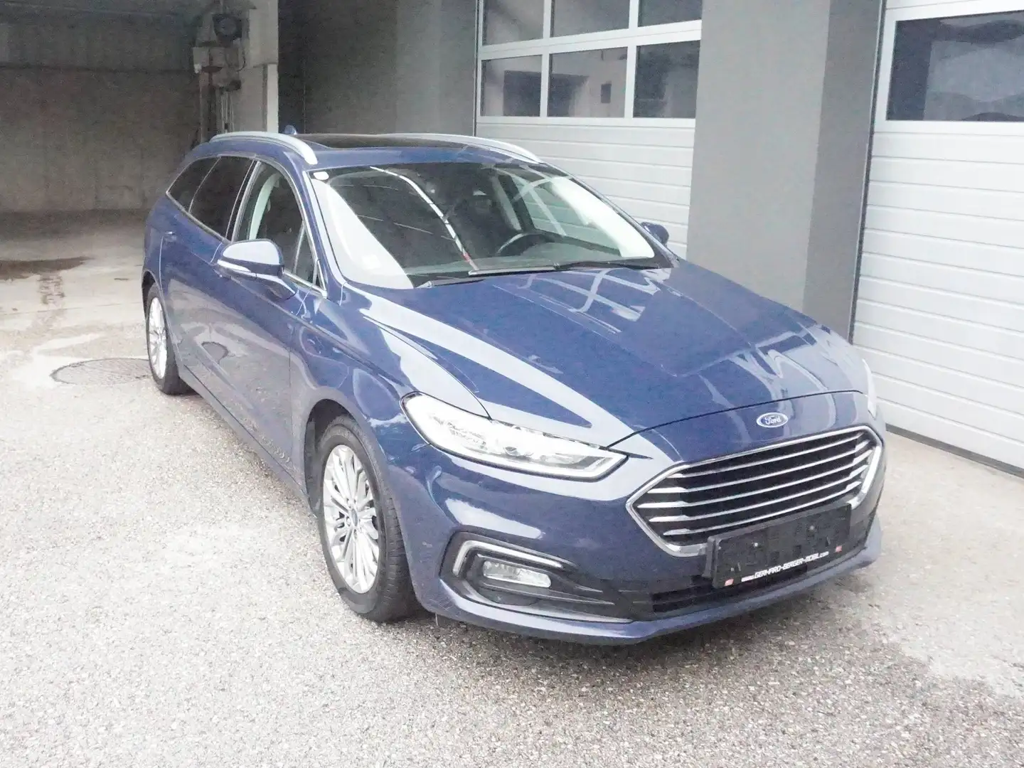 Ford Mondeo Titanium Blau - 1