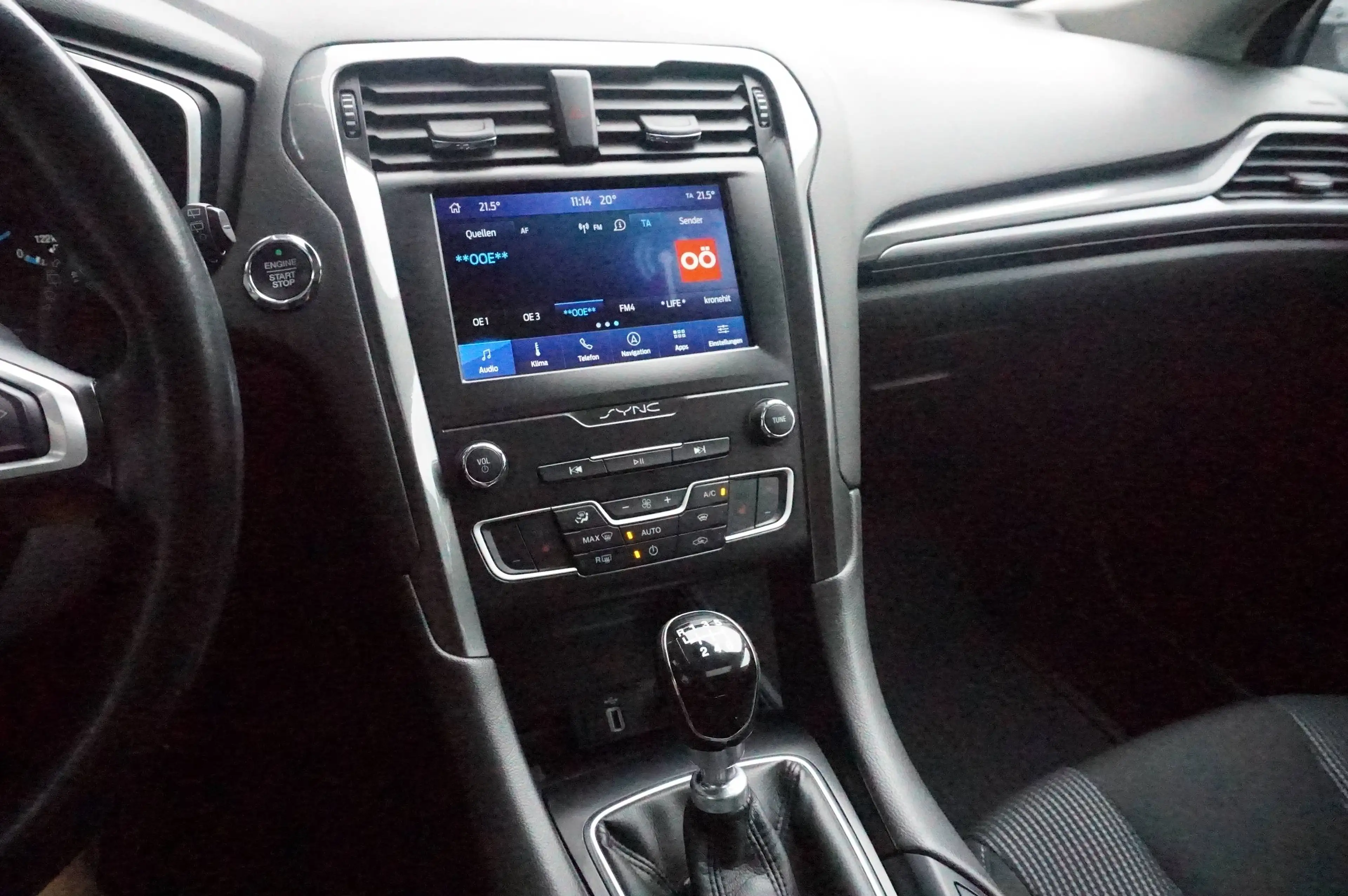Ford Mondeo Titanium — photo 12
