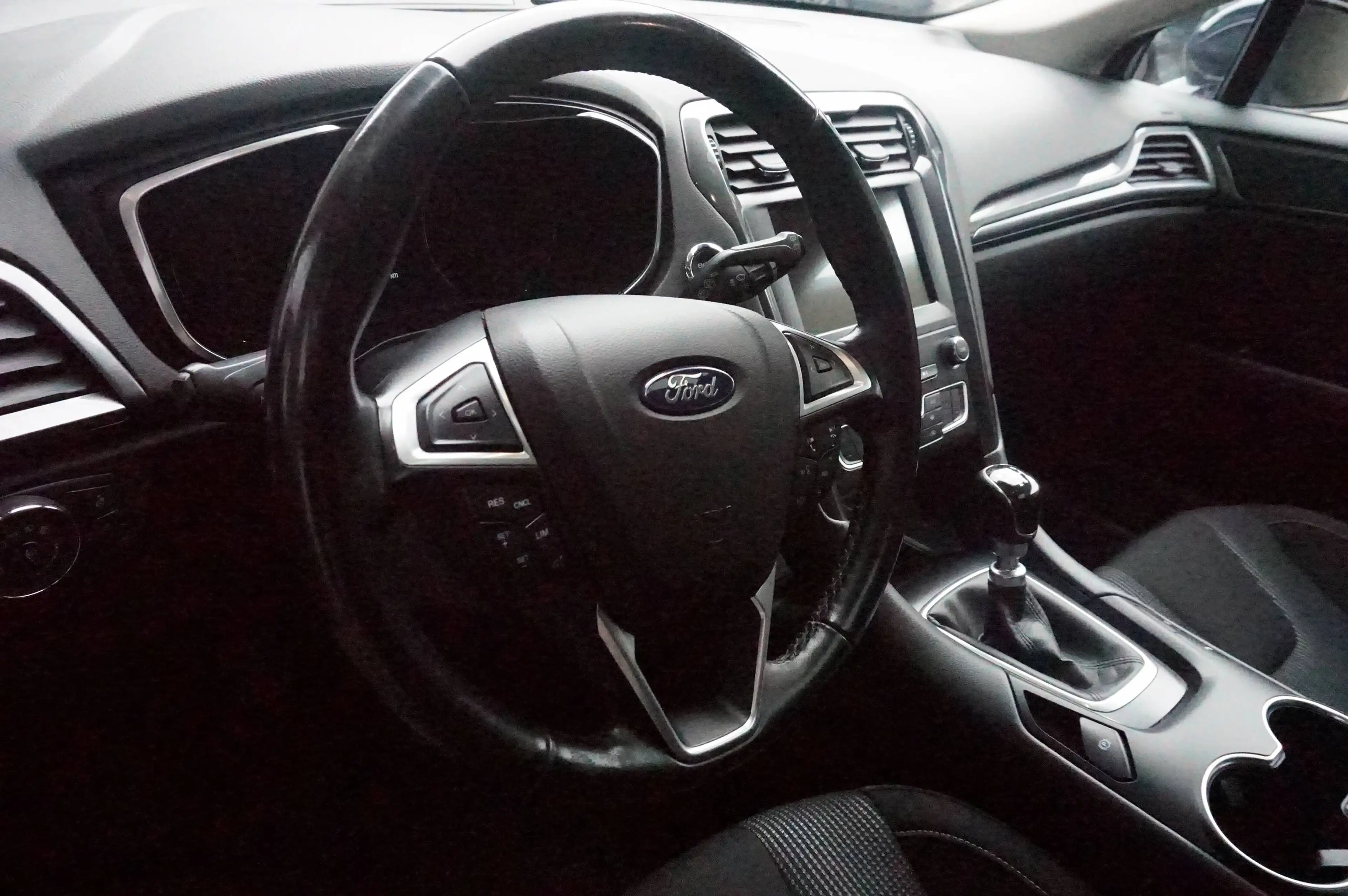 Ford Mondeo Titanium — photo 10