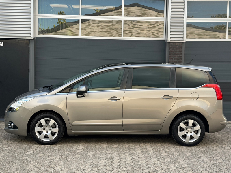 Peugeot 5008 1.6 THP ST 7p. NAVI CRUISE CLIMA PANO TREKHAAK NAP — photo 5