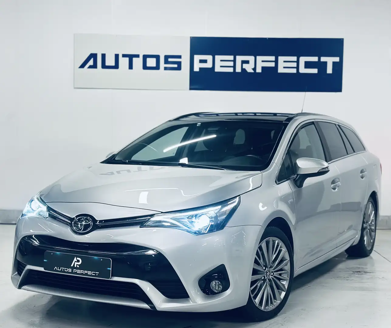 Toyota Avensis vendu sold vendu Grau - 1