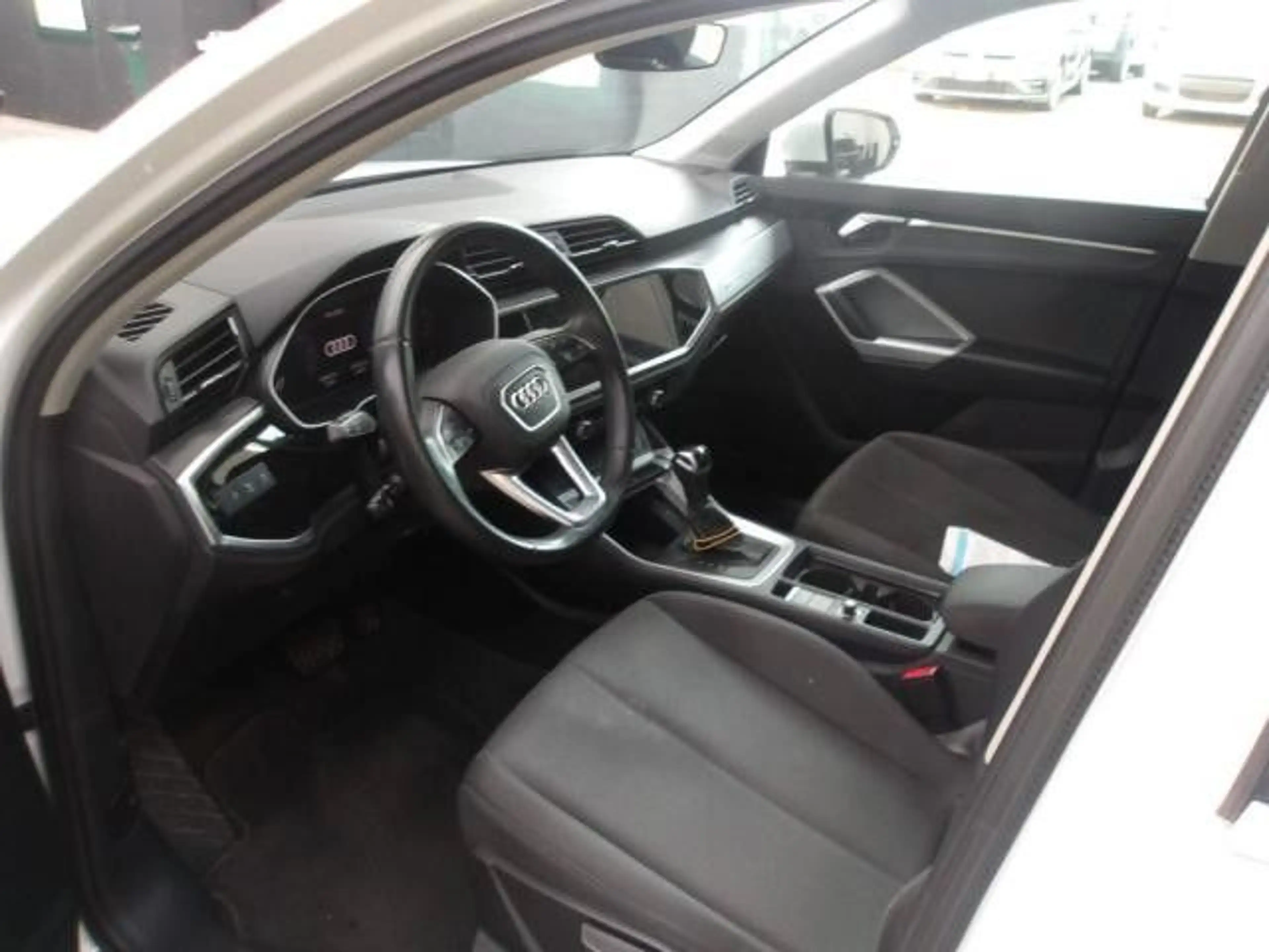 Audi Q3 35 TDI Aut. Navi LED Virtual ACC Alu — photo 5