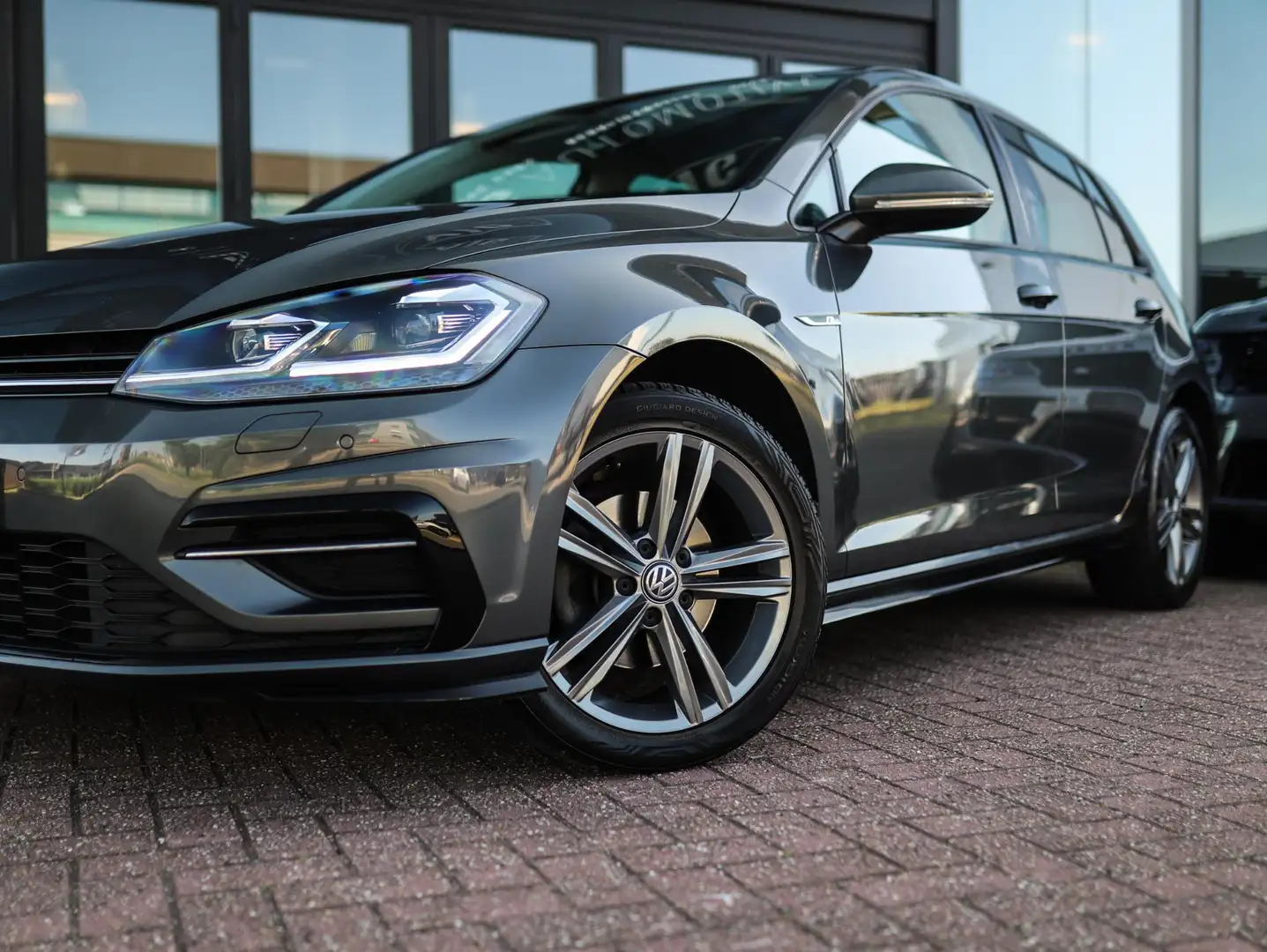 Volkswagen Golf 1.5 TSI Highline Business R-Line | Stoelverw. | PD Grijs - 2