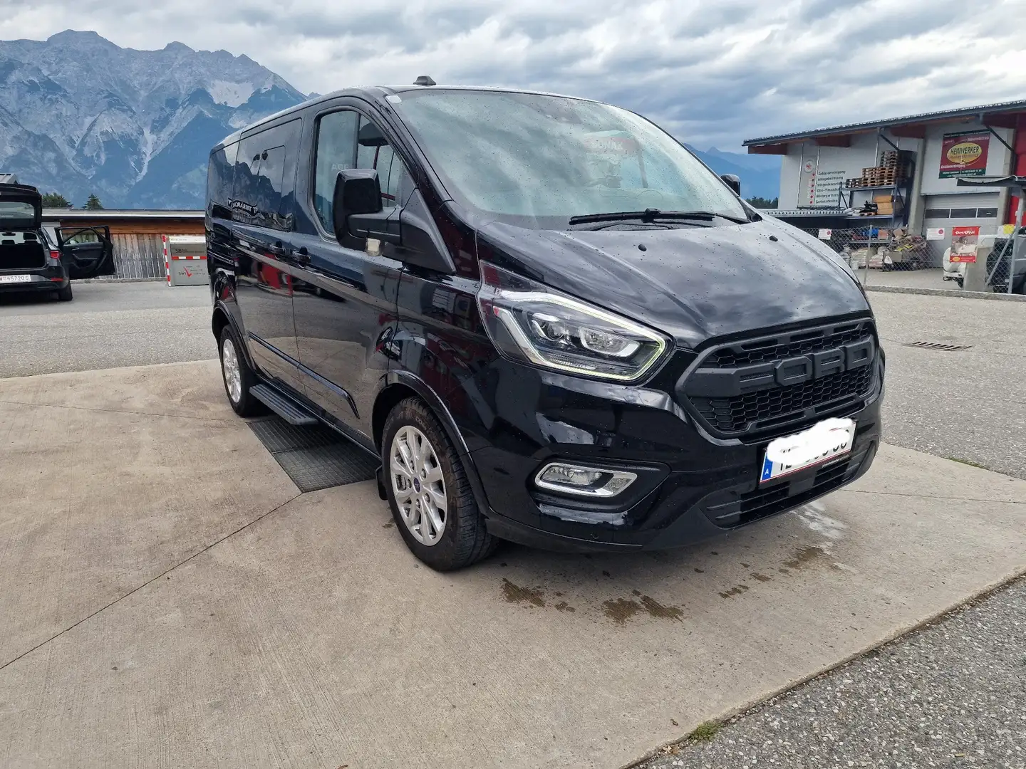 Ford Tourneo Custom 2,0 TDCi 320 L1 Titanium Aut. Schwarz - 1